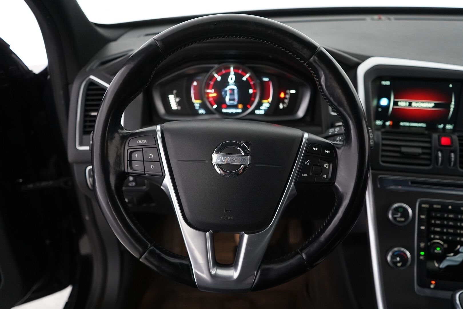 Volvo XC60 2014 D4 AWD Summum Polestar Aut. - Polestar | Nahat | VOC | Koukku | Kahdet OEM vanteet | Polestar-ohjelma tehtaalta | Särmä huoltohistoria | Viimeisin huolto 234tkm