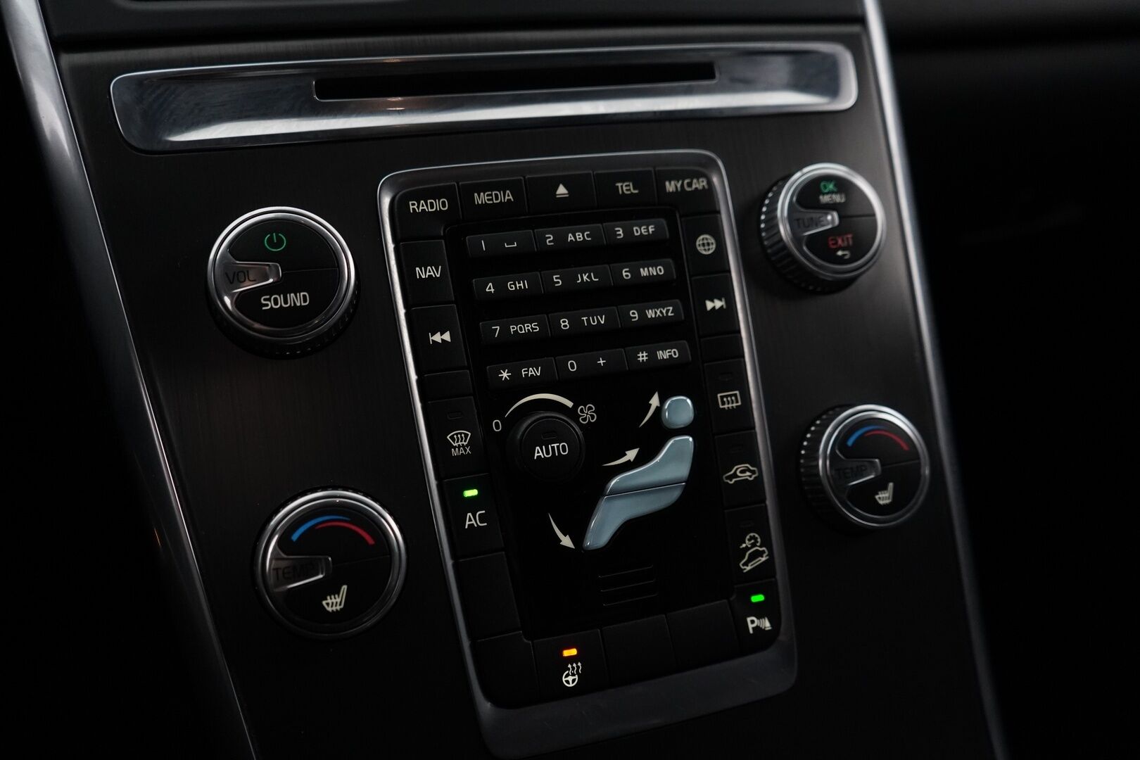 Volvo XC60 2014 D4 AWD Summum Polestar Aut. *Polestar / Nahat / VOC / Koukku* - Kahdet OEM vanteet / Polestar-ohjelma tehtaalta / Särmä huoltohistoria - HULLUT AVAJAISHULINAT KORKOTARJOUS 3,29 %