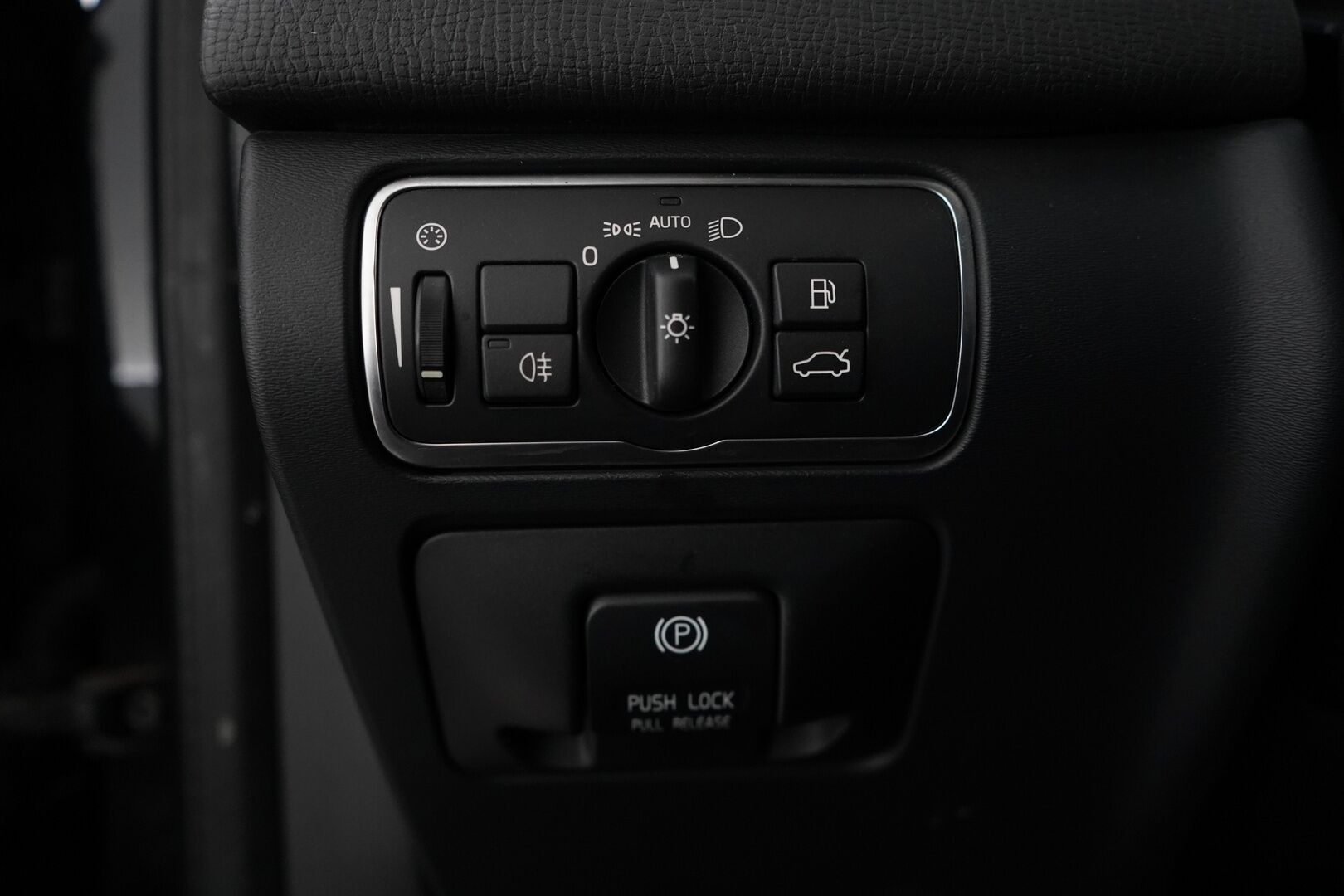 Volvo XC60 2014 D4 AWD Summum Polestar Aut. *Polestar / Nahat / VOC / Koukku* - Kahdet OEM vanteet / Polestar-ohjelma tehtaalta / Särmä huoltohistoria - HULLUT AVAJAISHULINAT KORKOTARJOUS 3,29 %