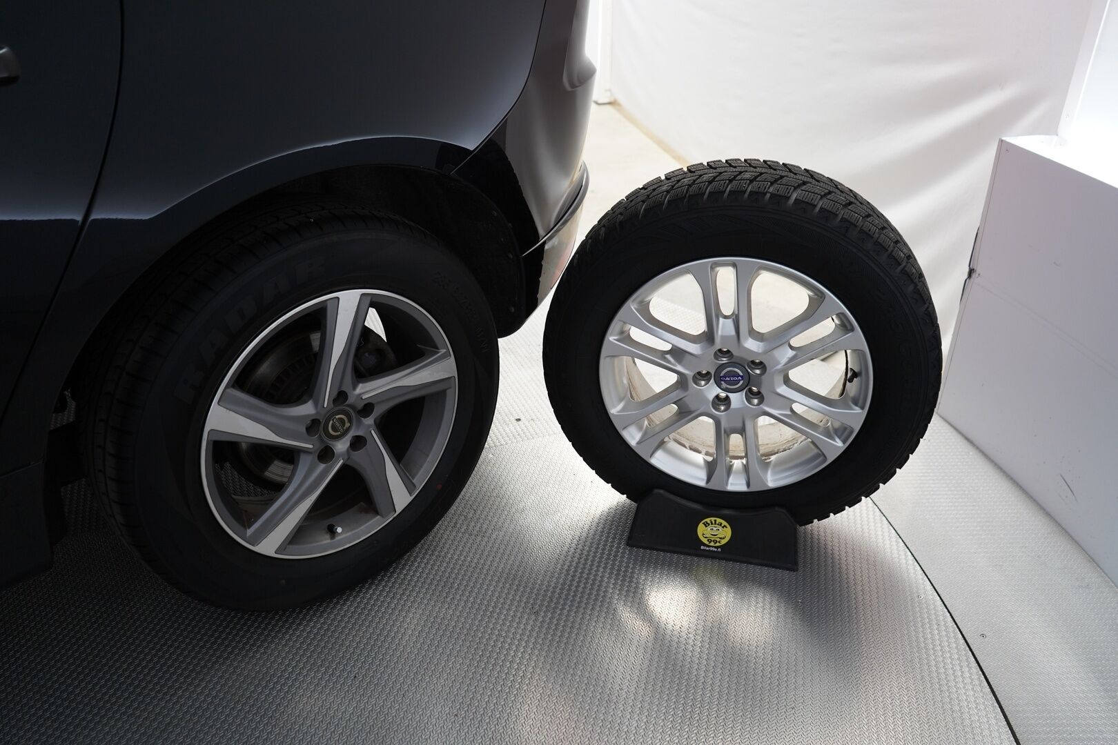 Volvo XC60 2014 D4 AWD Summum Polestar Aut. - Polestar | Nahat | VOC | Koukku | Kahdet OEM vanteet | Polestar-ohjelma tehtaalta | Särmä huoltohistoria | Viimeisin huolto 234tkm