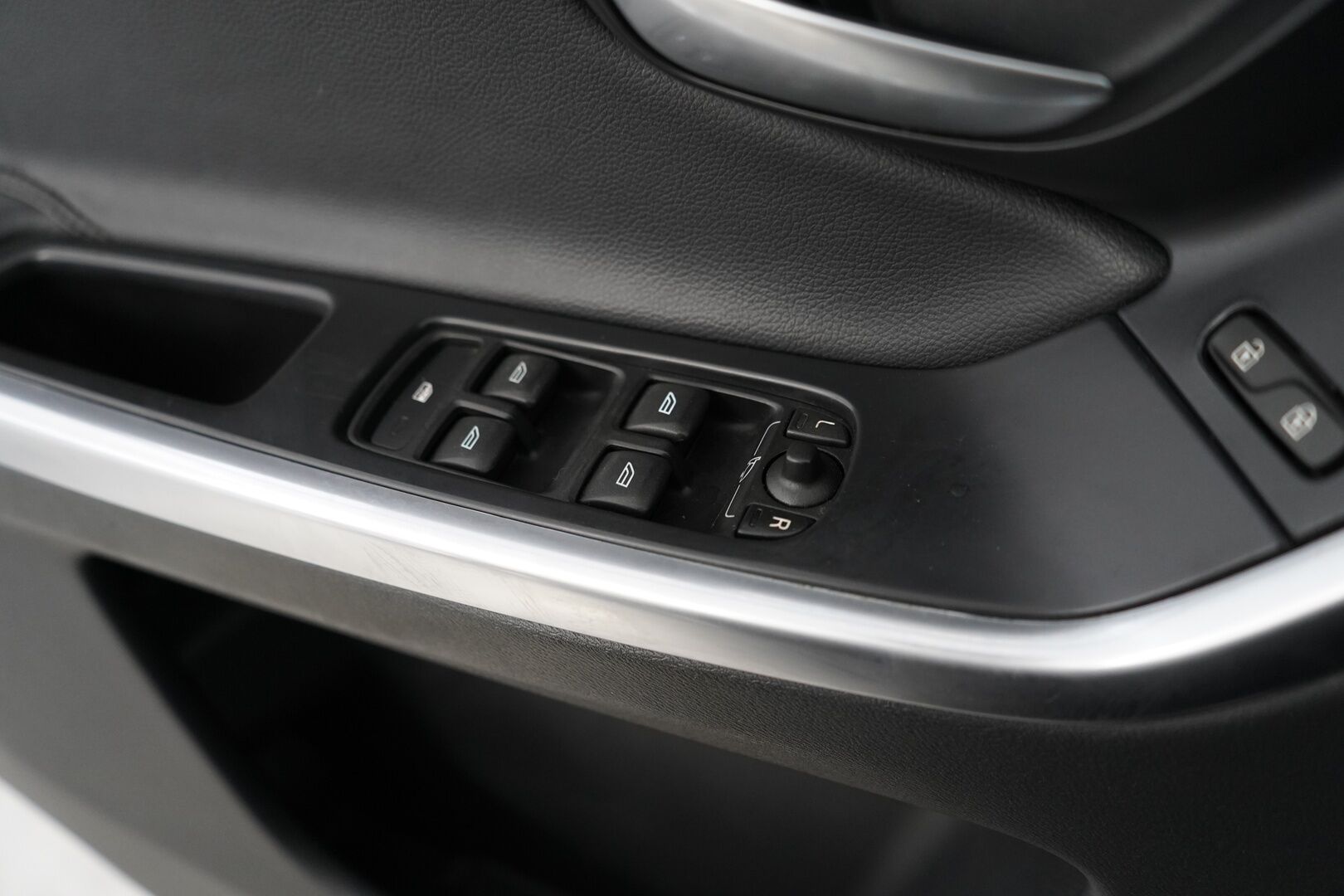 Volvo XC60 2014 D4 AWD Summum Polestar Aut. - Polestar | Nahat | VOC | Koukku | Kahdet OEM vanteet | Polestar-ohjelma tehtaalta | Särmä huoltohistoria | Viimeisin huolto 234tkm