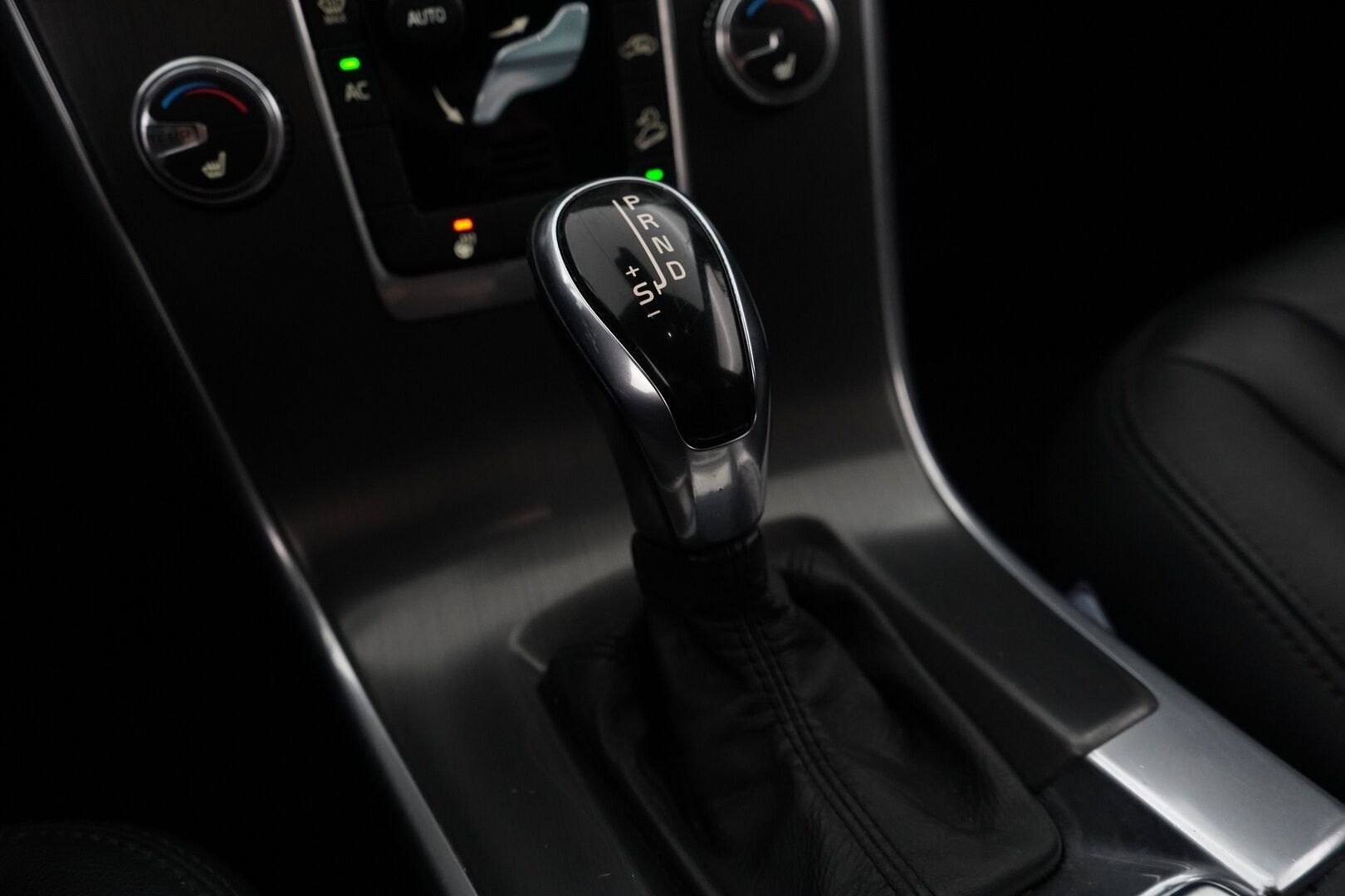 Volvo XC60 2014 D4 AWD Summum Polestar Aut. *Polestar / Nahat / VOC / Koukku* - Kahdet OEM vanteet / Polestar-ohjelma tehtaalta / Särmä huoltohistoria - HULLUT AVAJAISHULINAT KORKOTARJOUS 3,29 %