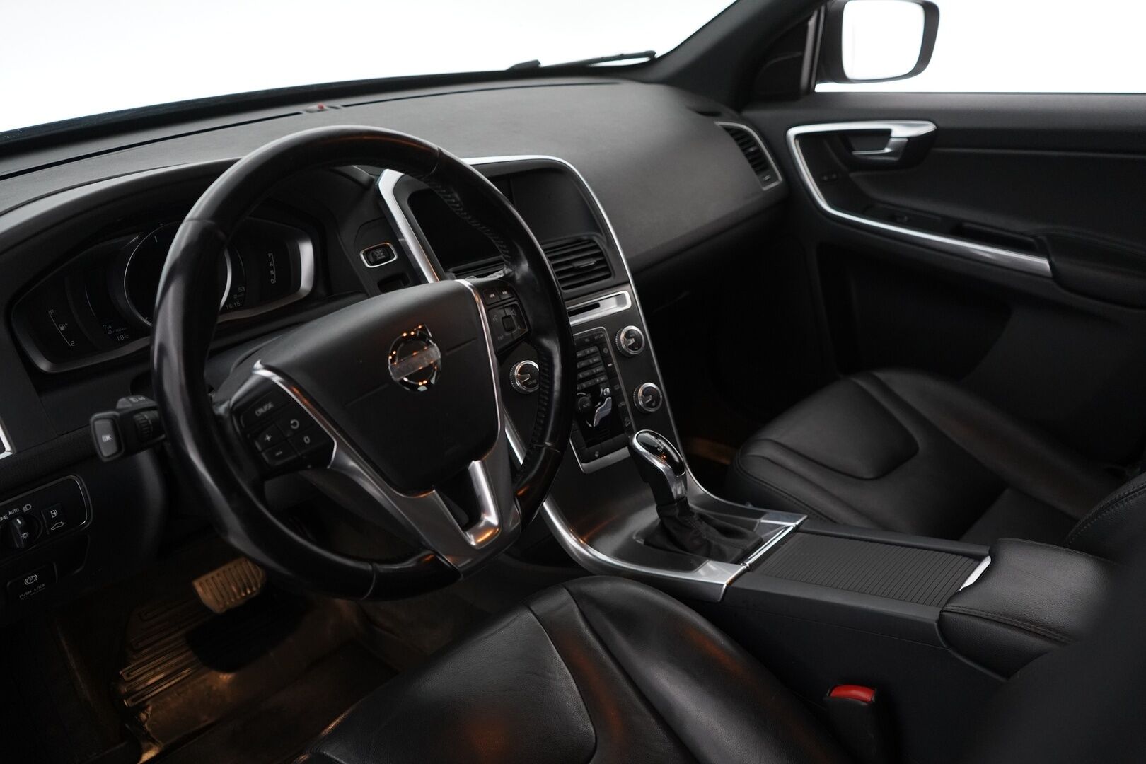 Volvo XC60 2014 D4 AWD Summum Polestar Aut. *Polestar / Nahat / VOC / Koukku* - Kahdet OEM vanteet / Polestar-ohjelma tehtaalta / Särmä huoltohistoria - HULLUT AVAJAISHULINAT KORKOTARJOUS 3,29 %