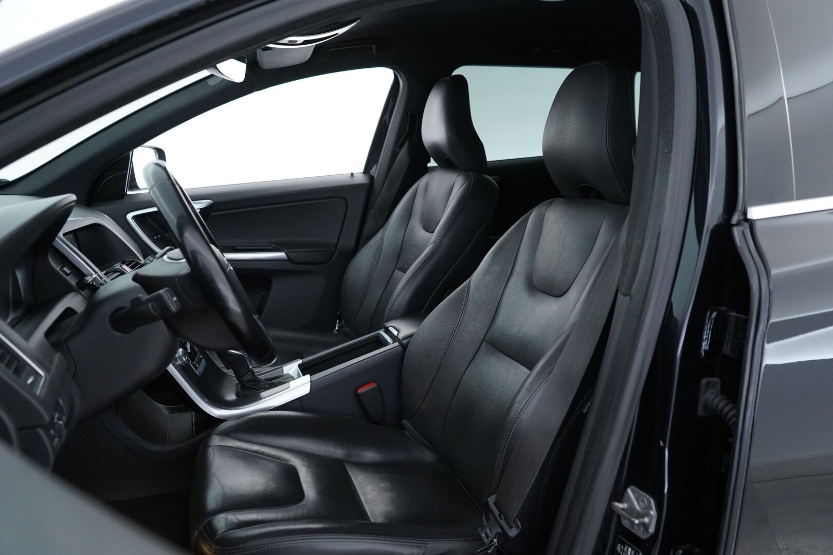 Volvo XC60 2014 D4 AWD Summum Polestar Aut. - Polestar | Nahat | VOC | Koukku | Kahdet OEM vanteet | Polestar-ohjelma tehtaalta | Särmä huoltohistoria | Viimeisin huolto 234tkm