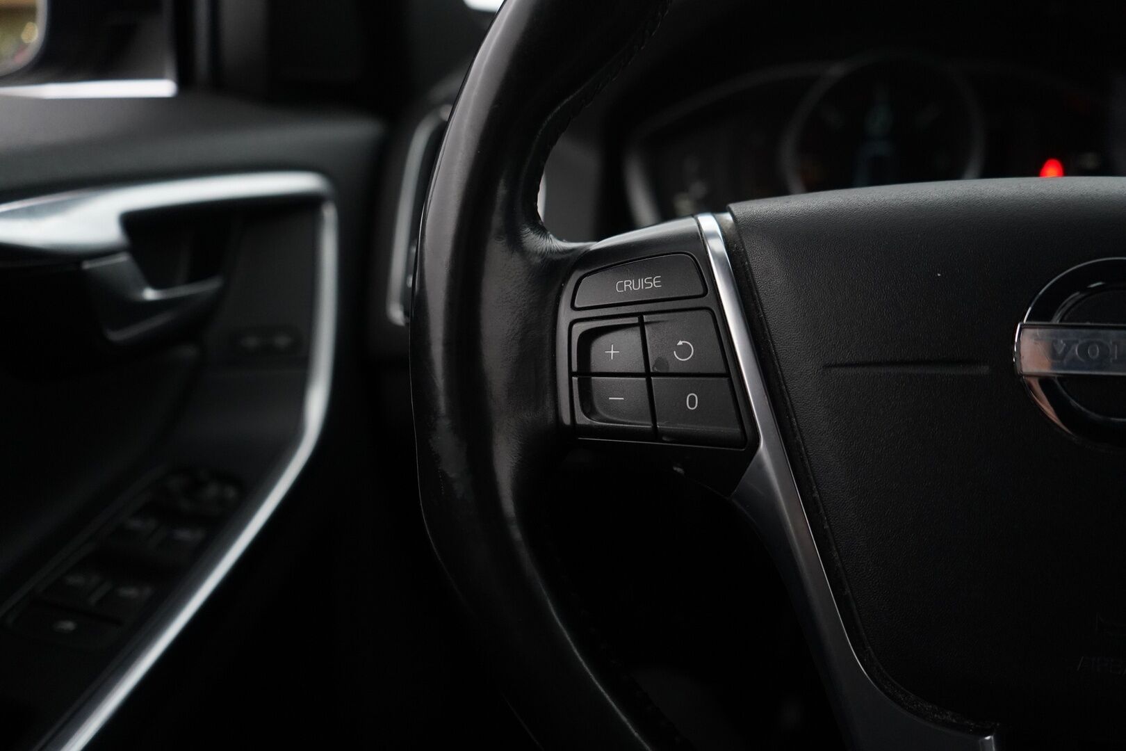 Volvo XC60 2014 D4 AWD Summum Polestar Aut. *Polestar / Nahat / VOC / Koukku* - Kahdet OEM vanteet / Polestar-ohjelma tehtaalta / Särmä huoltohistoria - HULLUT AVAJAISHULINAT KORKOTARJOUS 3,29 %