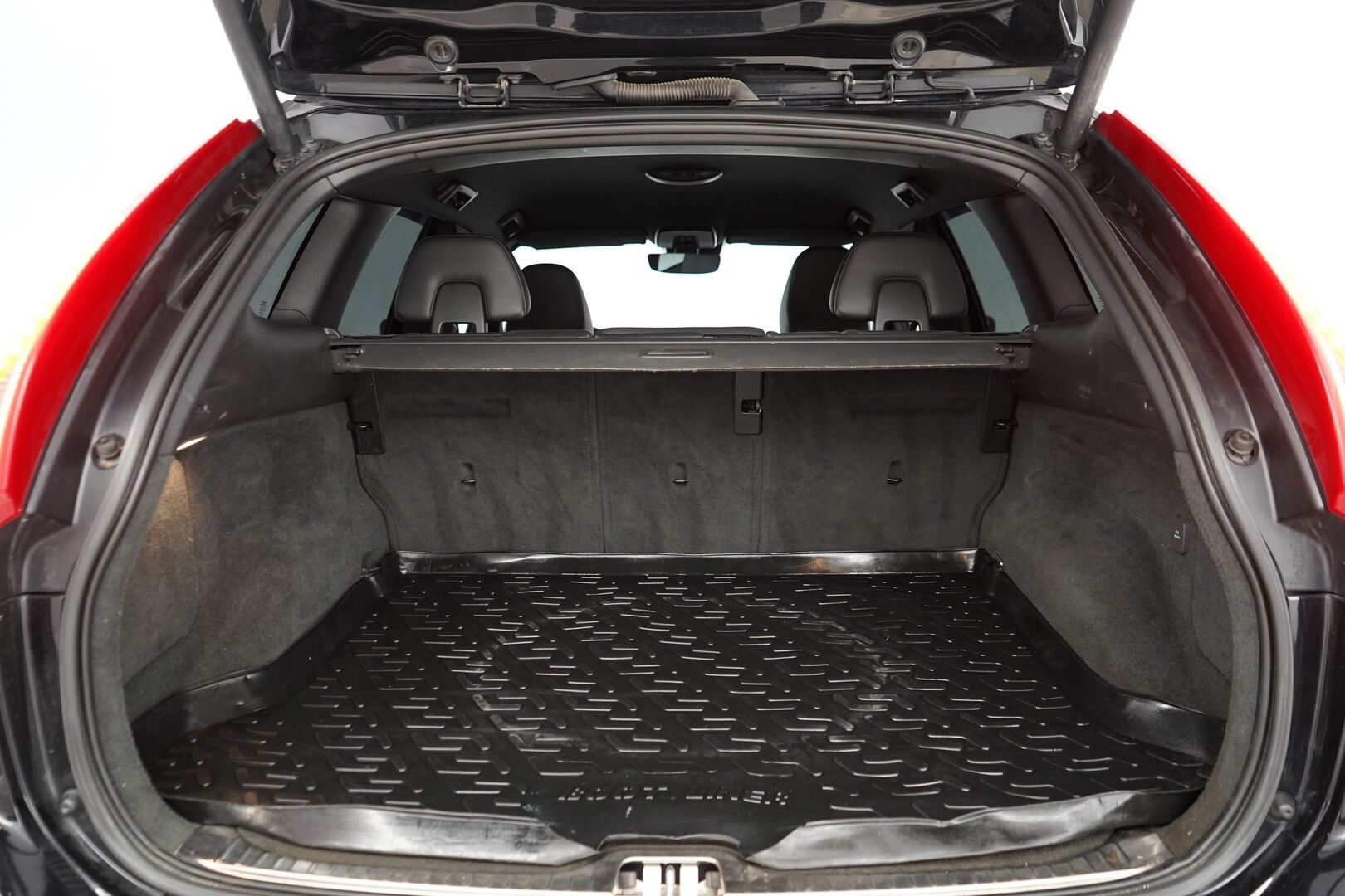 Volvo XC60 2014 D4 AWD Summum Polestar Aut. - Polestar | Nahat | VOC | Koukku | Kahdet OEM vanteet | Polestar-ohjelma tehtaalta | Särmä huoltohistoria | Viimeisin huolto 234tkm