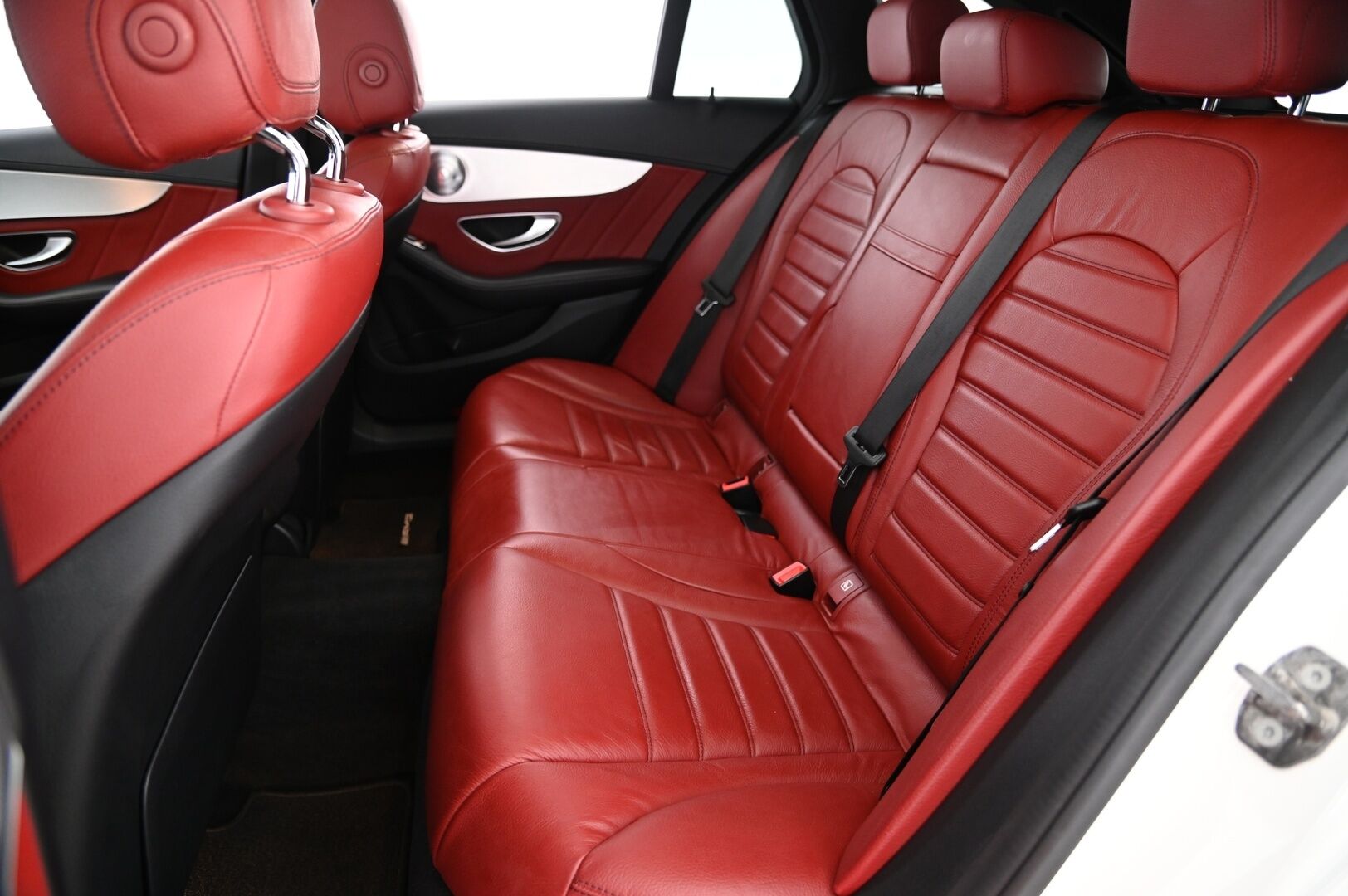 Mercedes-Benz C 2019 C 220 d 4MATIC Amg *Panorama / Distronic / Burmester / 360-kamera / Webasto / HUD / Muistinahat* - 3,99 % KORKOTARJOUS TÄHÄN AUTOON - *Todella kovilla varusteilla! / 2x Vanteet ja renkaat / Hyvä huoltohistoria!