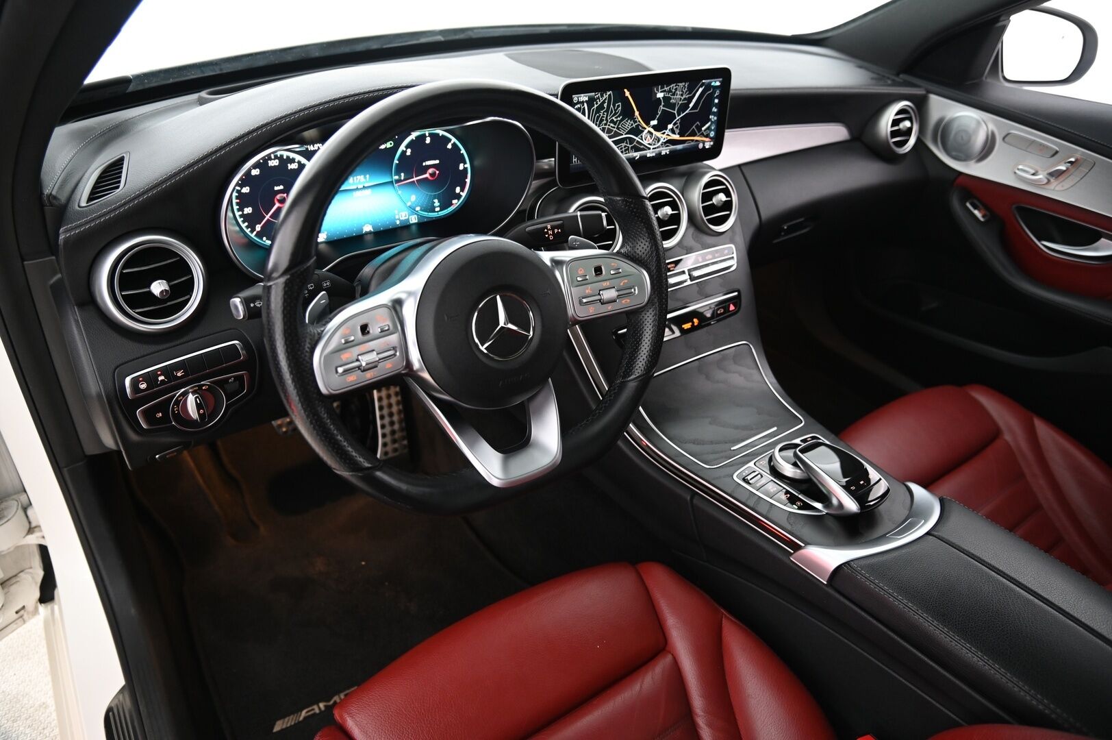 Mercedes-Benz C 2019 C 220 d 4MATIC Amg *Panorama / Distronic / Burmester / 360-kamera / Webasto / HUD / Muistinahat* - 3,99 % KORKOTARJOUS TÄHÄN AUTOON - *Todella kovilla varusteilla! / 2x Vanteet ja renkaat / Hyvä huoltohistoria!