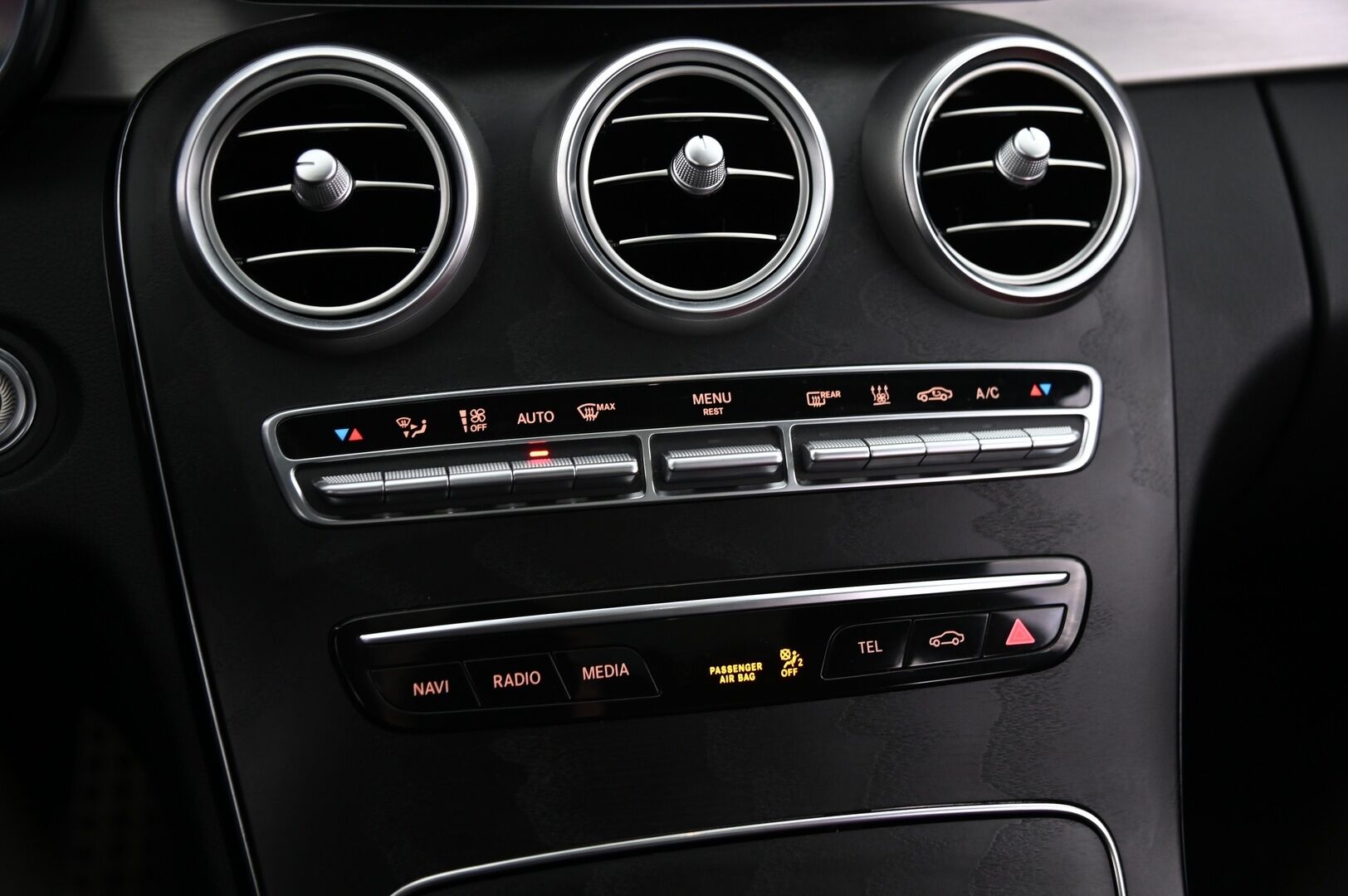 Mercedes-Benz C 2019 C 220 d 4MATIC Amg *Panorama / Distronic / Burmester / 360-kamera / Webasto / HUD / Muistinahat* - 3,99 % KORKOTARJOUS TÄHÄN AUTOON - *Todella kovilla varusteilla! / 2x Vanteet ja renkaat / Hyvä huoltohistoria!