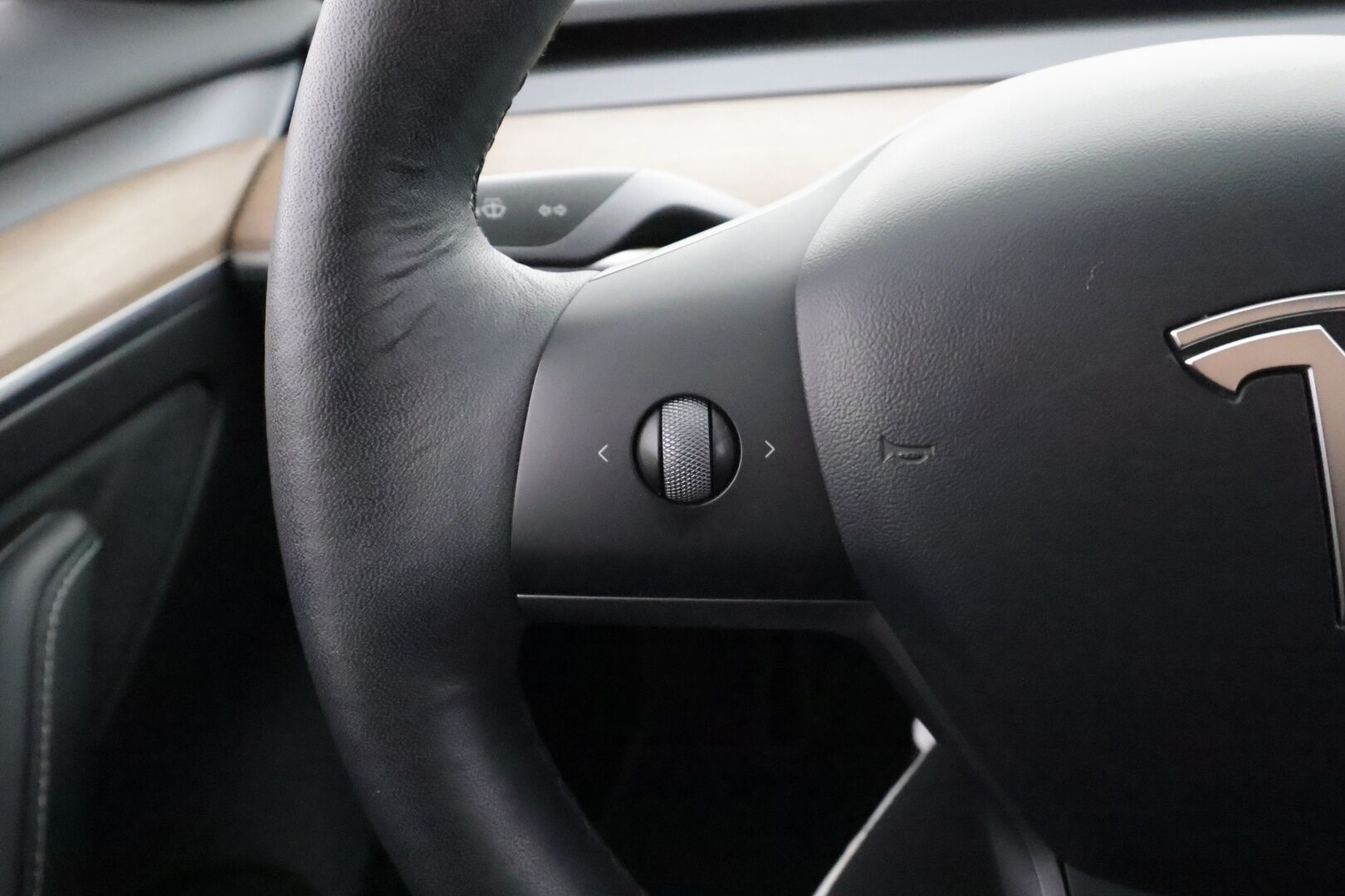 Tesla Model 3 2021 Standard Range Plus - | ACC | Refresh | ILP | Matrix | Lasikatto | Sähkönahat | Muistipenkki | P.kamera ja tutkat | Autosteer | Lämm. ratti | 2x renkaat aluineen | 
