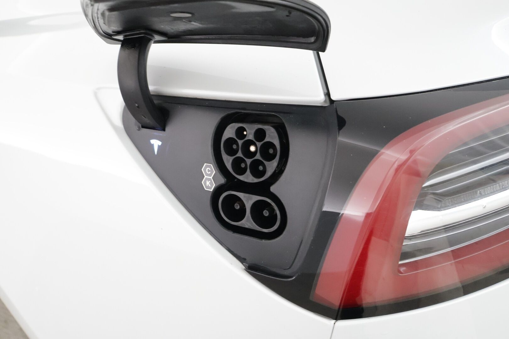 Tesla Model 3 2021 Standard Range Plus - | ACC | Refresh | ILP | Matrix | Lasikatto | Sähkönahat | Muistipenkki | P.kamera ja tutkat | Autosteer | Lämm. ratti | 2x renkaat aluineen | 