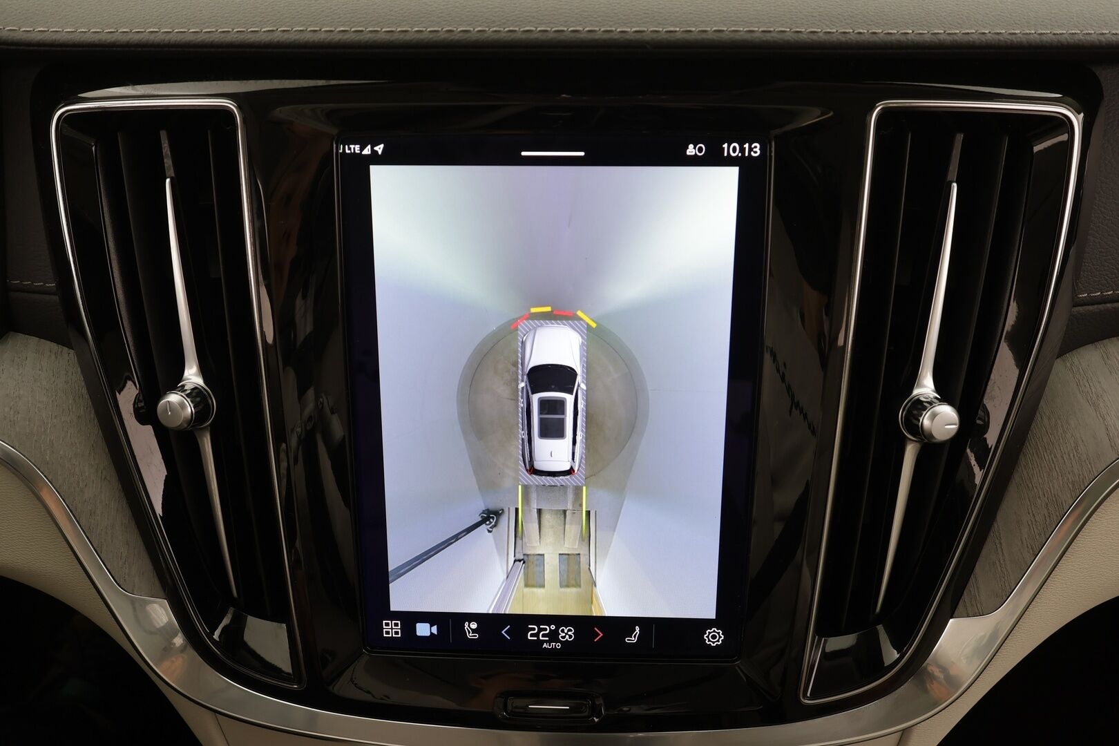 Volvo V60 2023 T8 AWD Long Range High Performance Ultimate Dark aut * ACC / HUD / 360° / H&K / Full LED / Muistipenkit / Panorama * - Koukku / Facelift / Vaaleat nahat / BLIS / Akku kuntotarkastettu SOH 97% / Merkkihuollettu / Huippuvarusteet