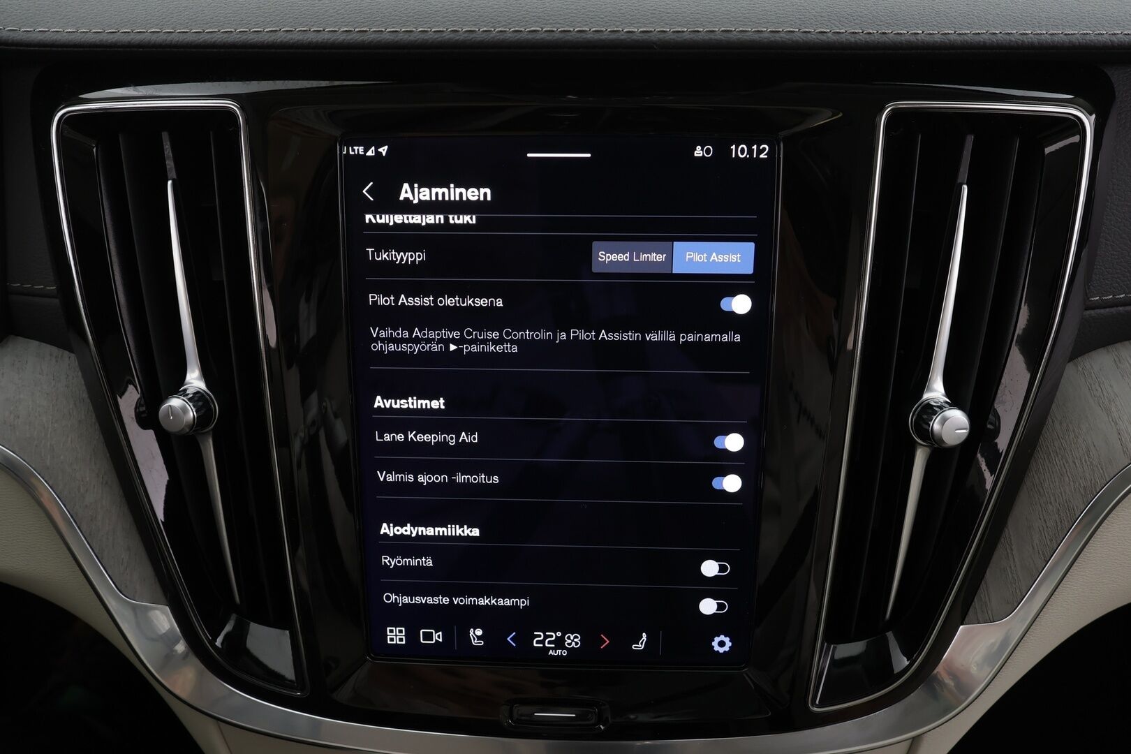 Volvo V60 2023 T8 AWD Long Range High Performance Ultimate Dark aut * ACC / HUD / 360° / H&K / Full LED / Muistipenkit / Panorama * - Koukku / Facelift / Vaaleat nahat / BLIS / Akku kuntotarkastettu SOH 97% / Merkkihuollettu / Huippuvarusteet