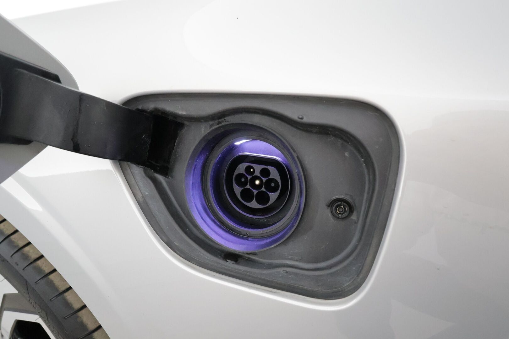 Volvo V60 2023 T8 AWD Long Range High Performance Ultimate Dark aut * ACC / HUD / 360° / H&K / Full LED / Muistipenkit / Panorama * - Koukku / Facelift / Vaaleat nahat / BLIS / Akku kuntotarkastettu SOH 97% / Merkkihuollettu / Huippuvarusteet