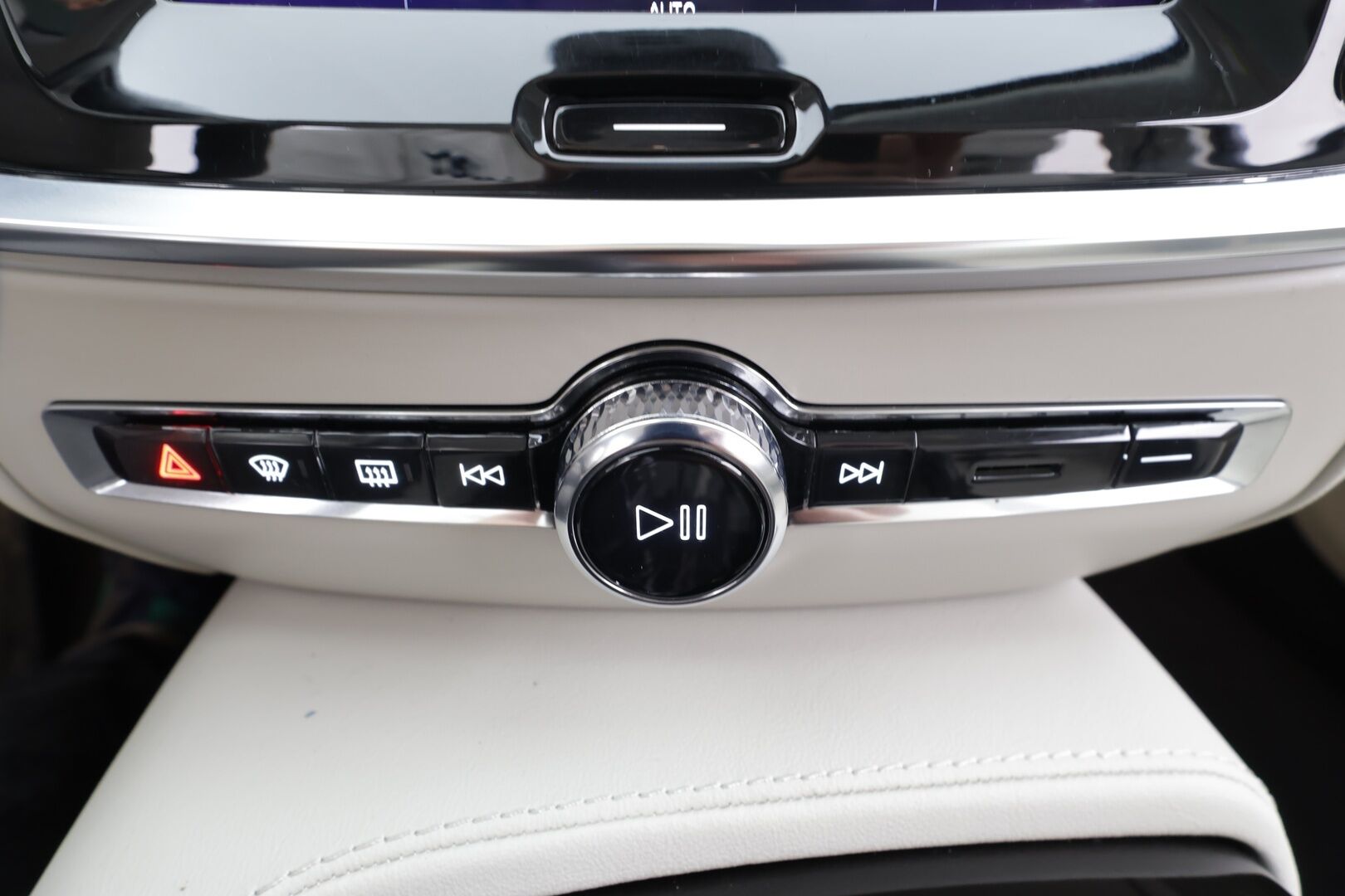 Volvo V60 2023 T8 AWD Long Range High Performance Ultimate Dark aut * ACC / HUD / 360° / H&K / Full LED / Muistipenkit / Panorama * - Koukku / Facelift / Vaaleat nahat / BLIS / Akku kuntotarkastettu SOH 97% / Merkkihuollettu / Huippuvarusteet