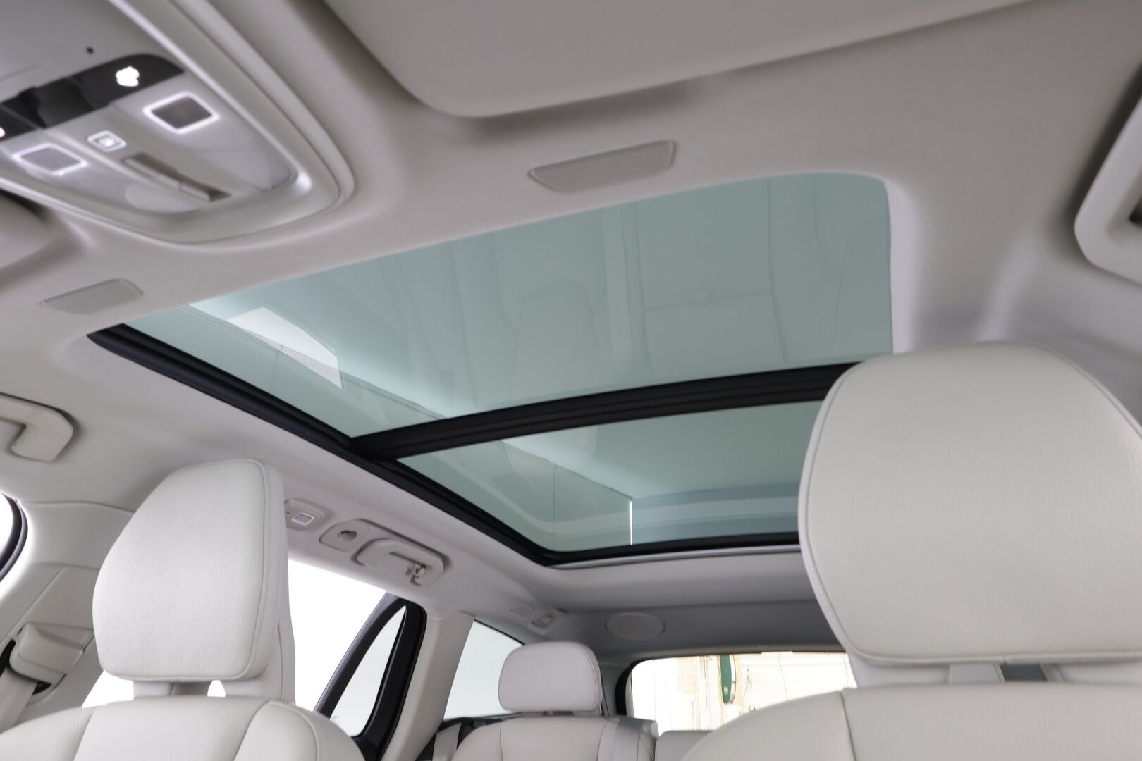 Volvo V60 2023 T8 AWD Long Range High Performance Ultimate Dark aut * ACC / HUD / 360° / H&K / Full LED / Muistipenkit / Panorama * - Koukku / Facelift / Vaaleat nahat / BLIS / Akku kuntotarkastettu SOH 97% / Merkkihuollettu / Huippuvarusteet