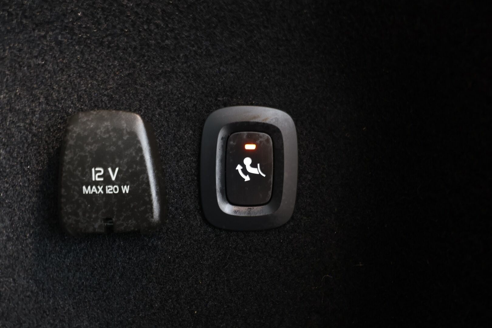 Volvo V60 2023 T8 AWD Long Range High Performance Ultimate Dark aut * ACC / HUD / 360° / H&K / Full LED / Muistipenkit / Panorama * - Koukku / Facelift / Vaaleat nahat / BLIS / Akku kuntotarkastettu SOH 97% / Merkkihuollettu / Huippuvarusteet