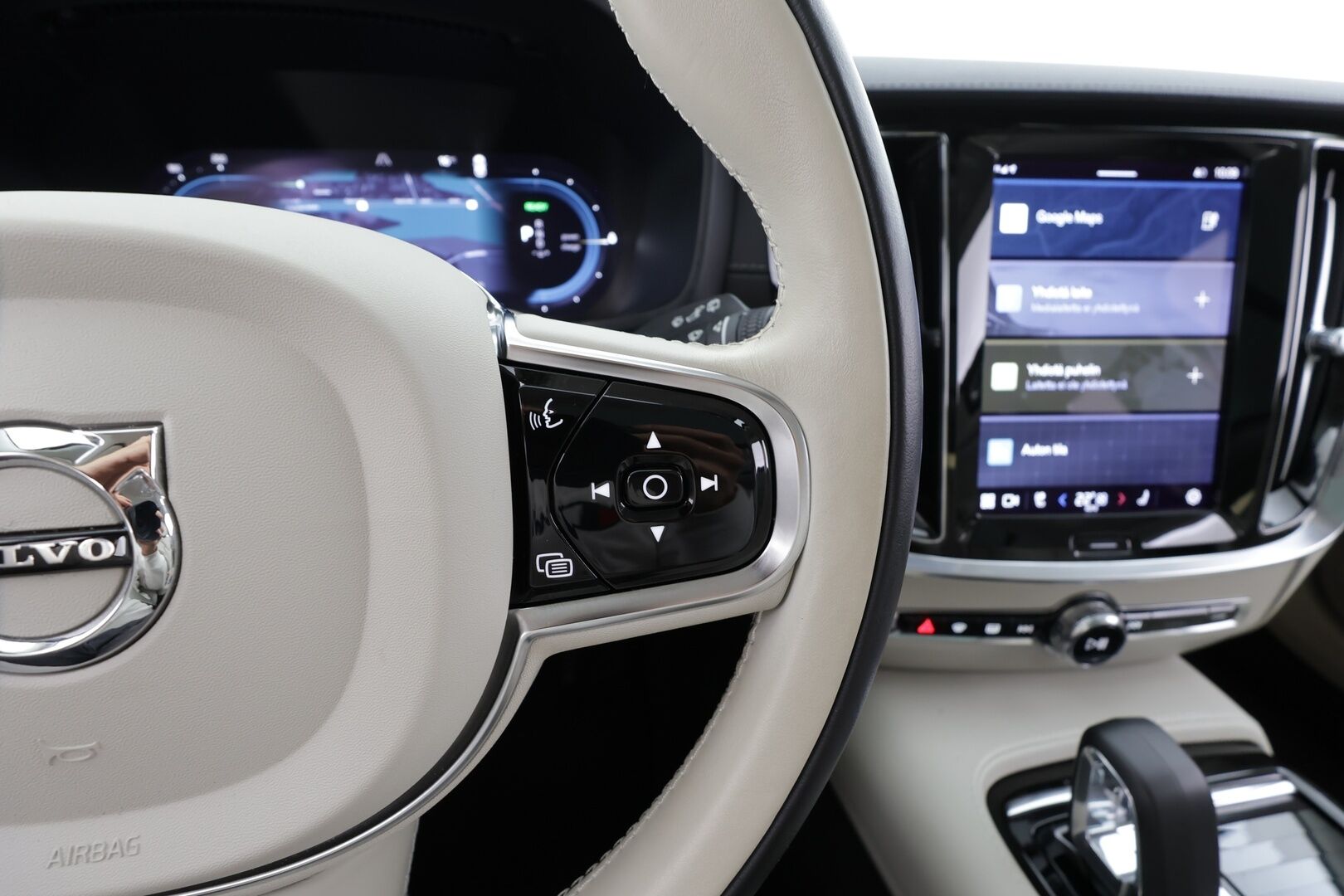 Volvo V60 2023 T8 AWD Long Range High Performance Ultimate Dark aut * ACC / HUD / 360° / H&K / Full LED / Muistipenkit / Panorama * - Koukku / Facelift / Vaaleat nahat / BLIS / Akku kuntotarkastettu SOH 97% / Merkkihuollettu / Huippuvarusteet