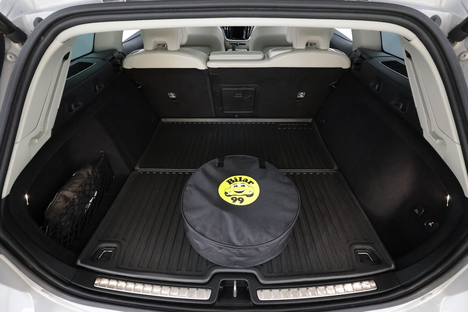 Volvo V60 2023 T8 AWD Long Range High Performance Ultimate Dark aut * ACC / HUD / 360° / H&K / Full LED / Muistipenkit / Panorama * - Koukku / Facelift / Vaaleat nahat / BLIS / Akku kuntotarkastettu SOH 97% / Merkkihuollettu / Huippuvarusteet