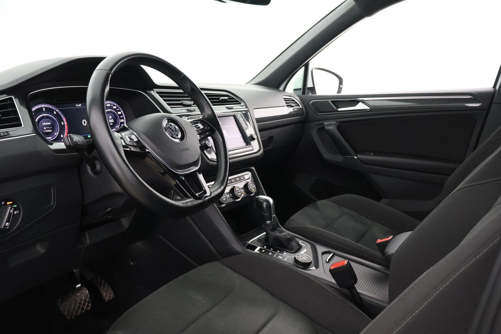 Volkswagen Tiguan 2017 R-Line 2,0 TDI SCR 140 kW (190 hv) 4MOTION DSG-automaatti - ACC | Vetokoukku | P-kamera | Webasto | Dynamic-LED | Digimittaristo 
