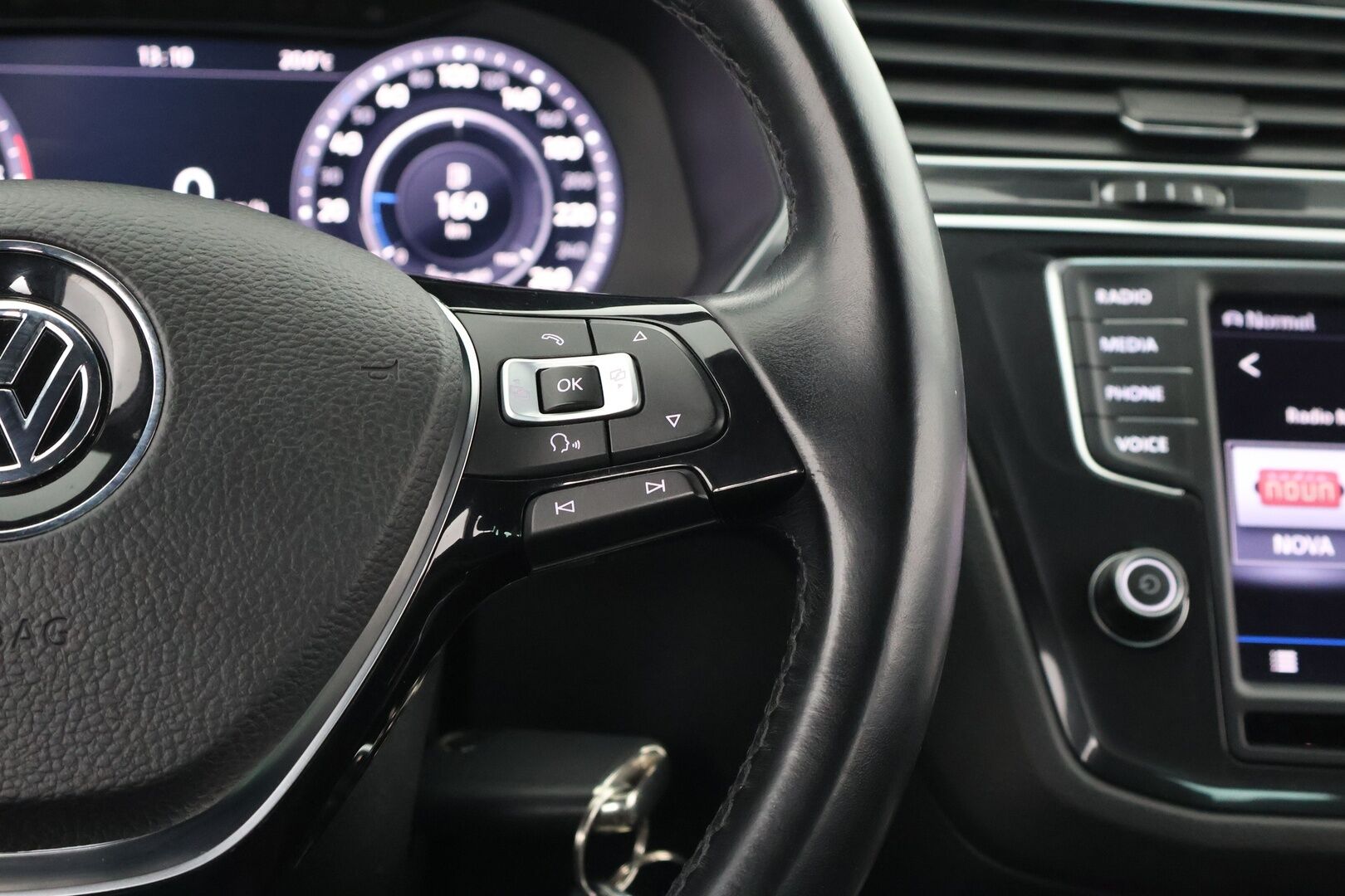 Volkswagen Tiguan 2017 R-Line 2,0 TDI SCR 140 kW (190 hv) 4MOTION DSG-automaatti - ACC | Vetokoukku | P-kamera | Webasto | Dynamic-LED | Digimittaristo 