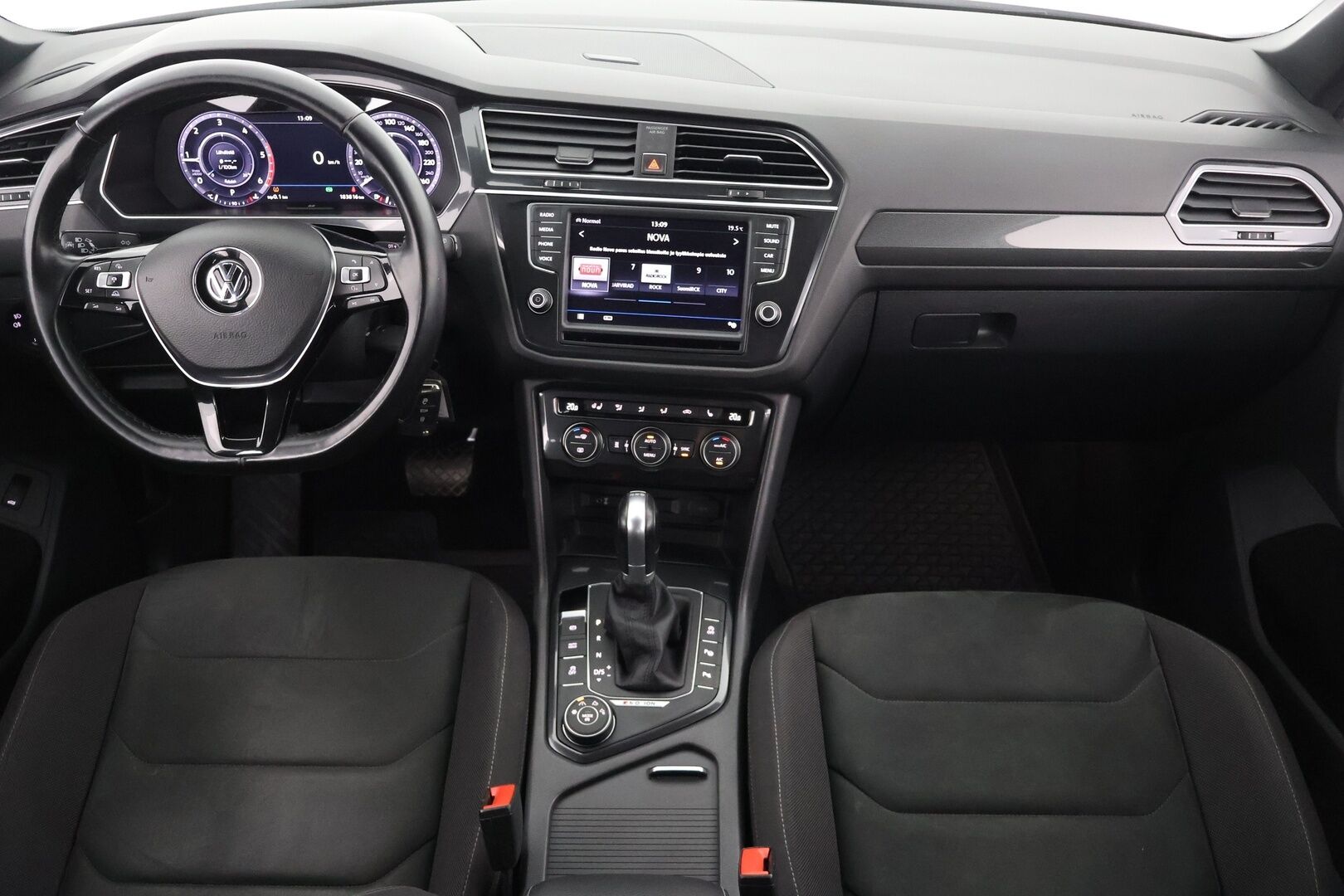 Volkswagen Tiguan 2017 R-Line 2,0 TDI SCR 140 kW (190 hv) 4MOTION DSG-automaatti - ACC | Vetokoukku | P-kamera | Webasto | Dynamic-LED | Digimittaristo 