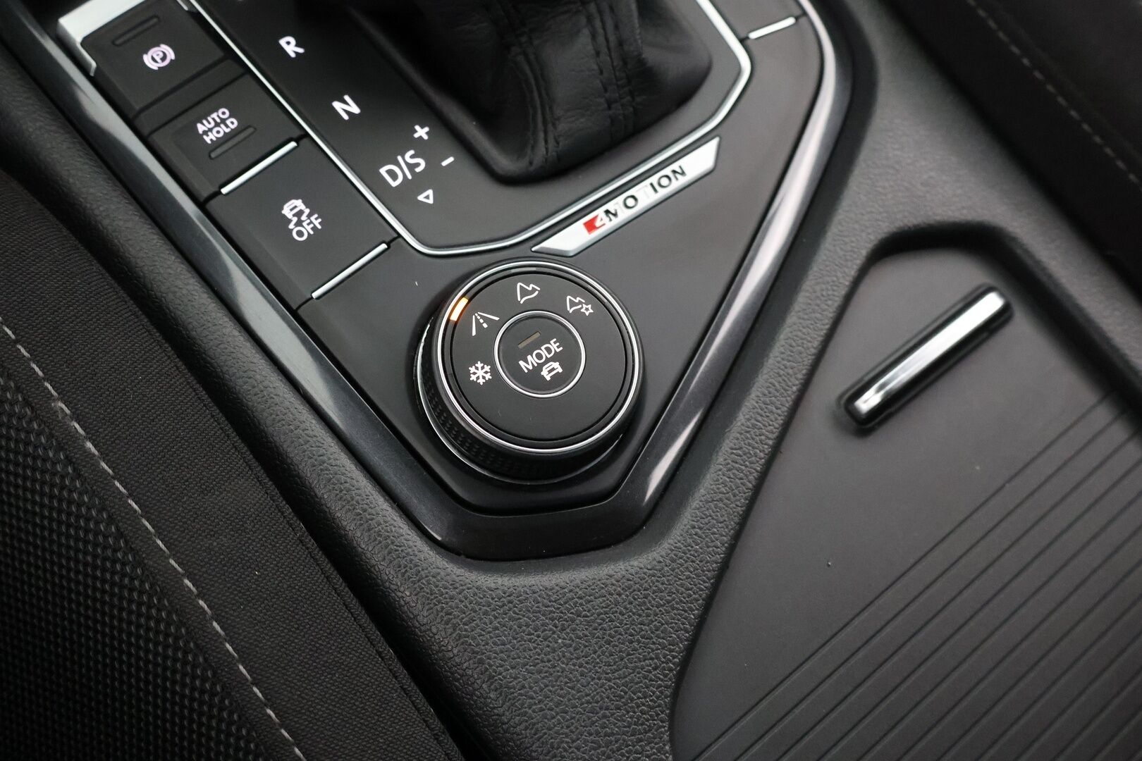 Volkswagen Tiguan 2017 R-Line 2,0 TDI SCR 140 kW (190 hv) 4MOTION DSG-automaatti - ACC | Vetokoukku | P-kamera | Webasto | Dynamic-LED | Digimittaristo 