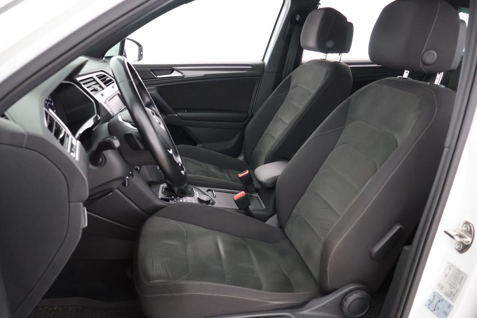 Volkswagen Tiguan 2017 R-Line 2,0 TDI SCR 140 kW (190 hv) 4MOTION DSG-automaatti - ACC | Vetokoukku | P-kamera | Webasto | Dynamic-LED | Digimittaristo 