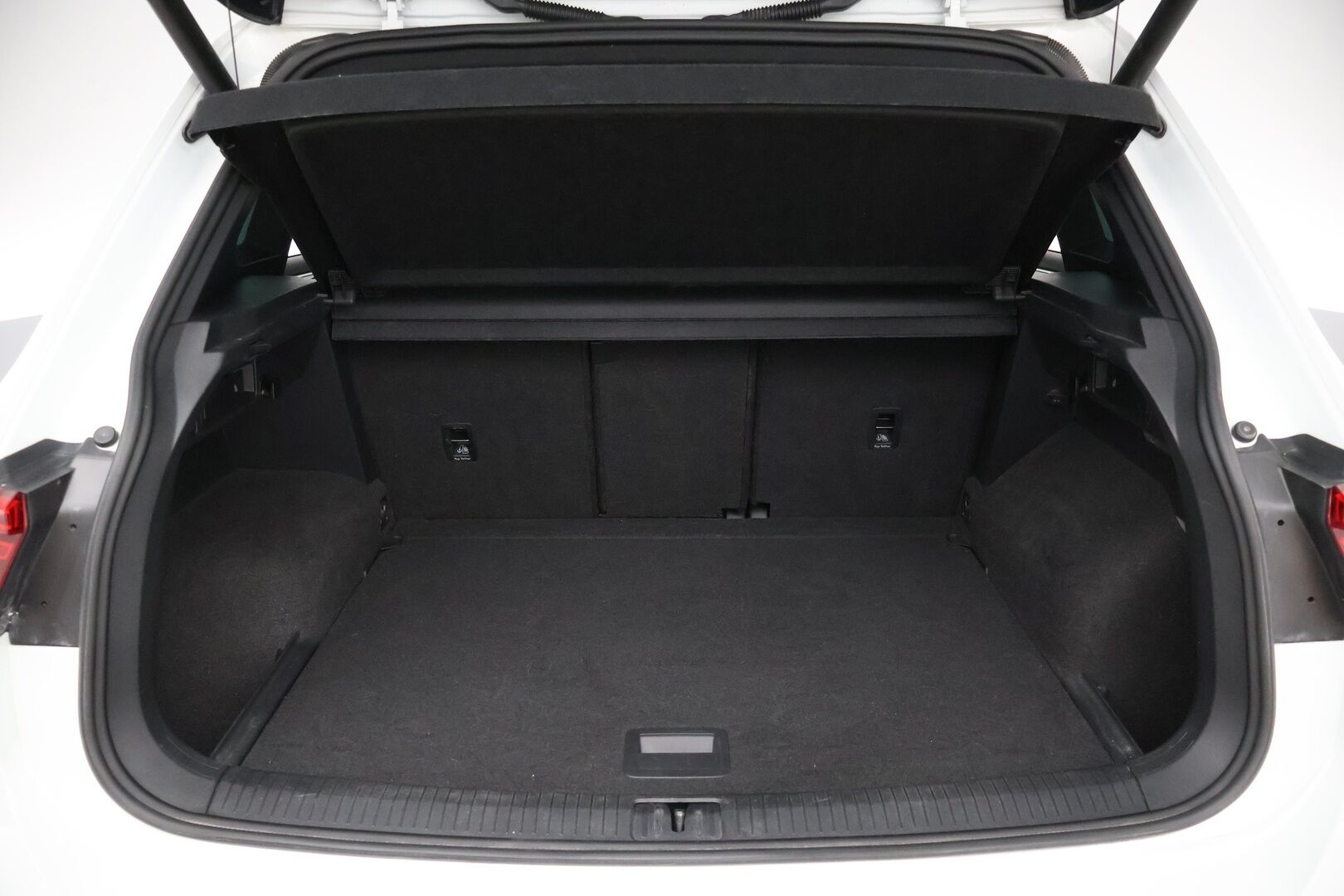 Volkswagen Tiguan 2017 R-Line 2,0 TDI SCR 140 kW (190 hv) 4MOTION DSG-automaatti - ACC | Vetokoukku | P-kamera | Webasto | Dynamic-LED | Digimittaristo 