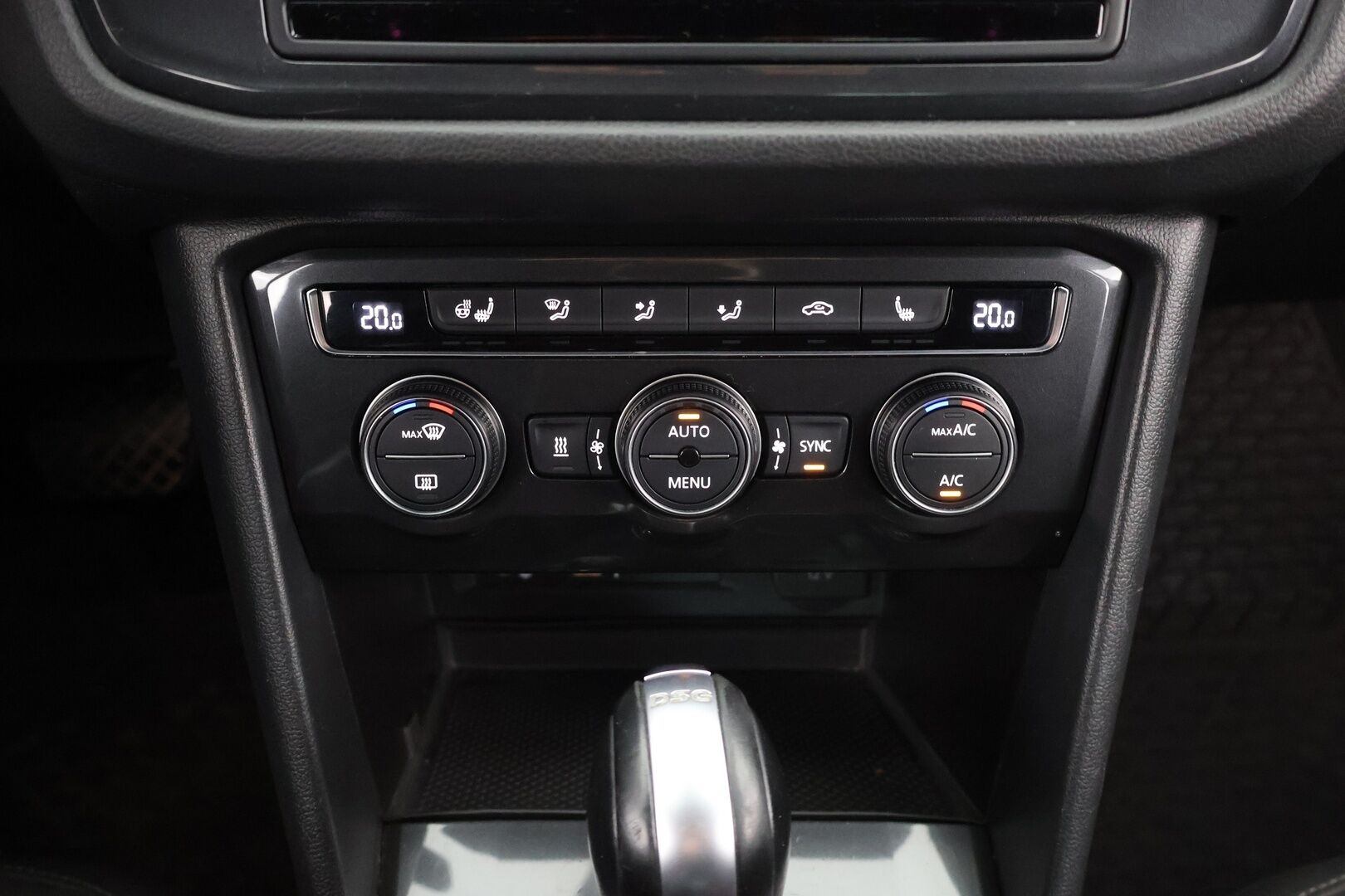 Volkswagen Tiguan 2017 R-Line 2,0 TDI SCR 140 kW (190 hv) 4MOTION DSG-automaatti - ACC | Vetokoukku | P-kamera | Webasto | Dynamic-LED | Digimittaristo 