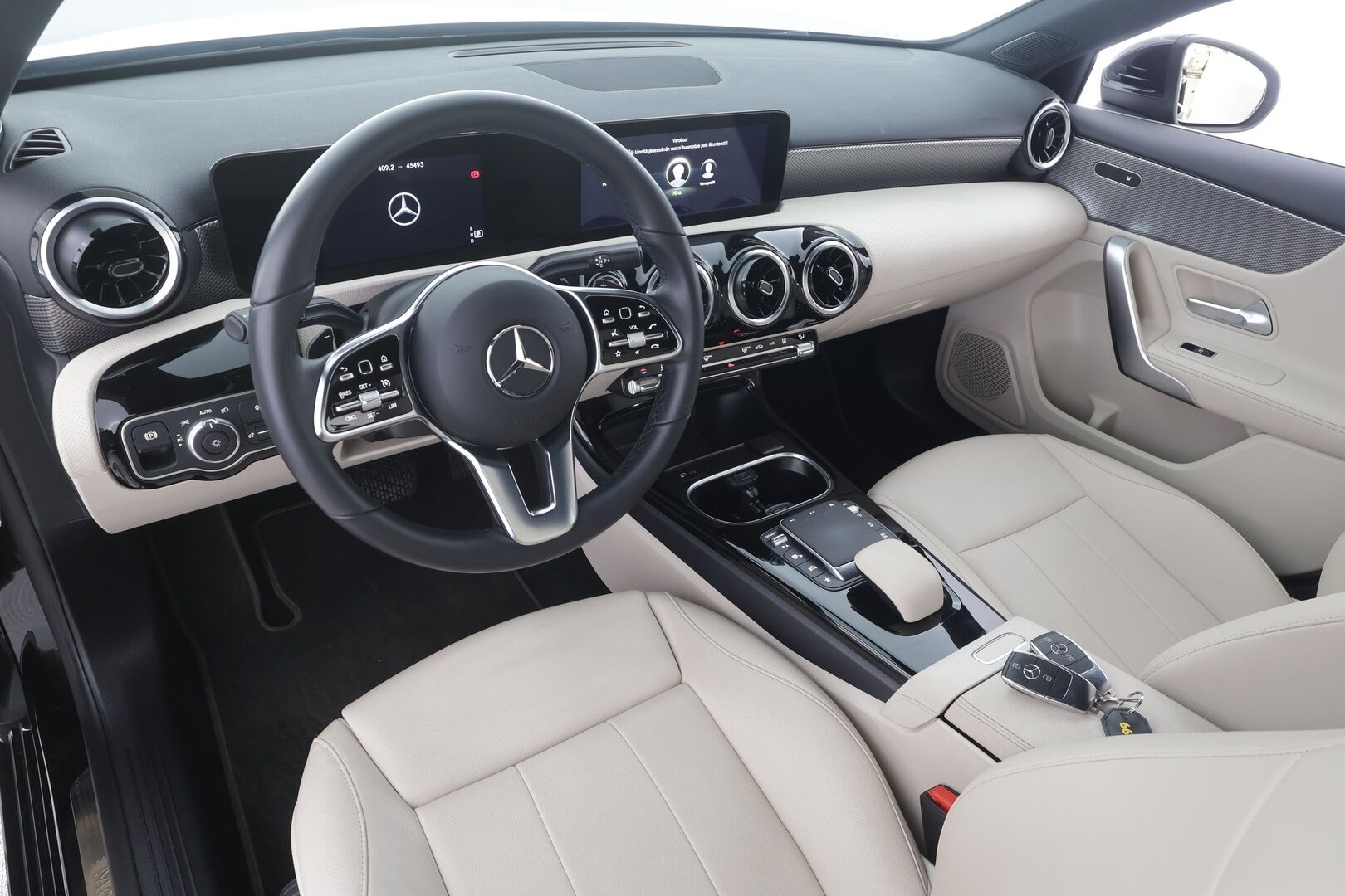 Mercedes-Benz A 2023 180 A Suomi Edition - | Nahat | LED | P.kamera ja tutkat | Active Lane Assist | Digimittaristo | Apple & Android | Vakkari | 1-om suomiauto | Merkkihuollot | 2x renkaat aluin | 