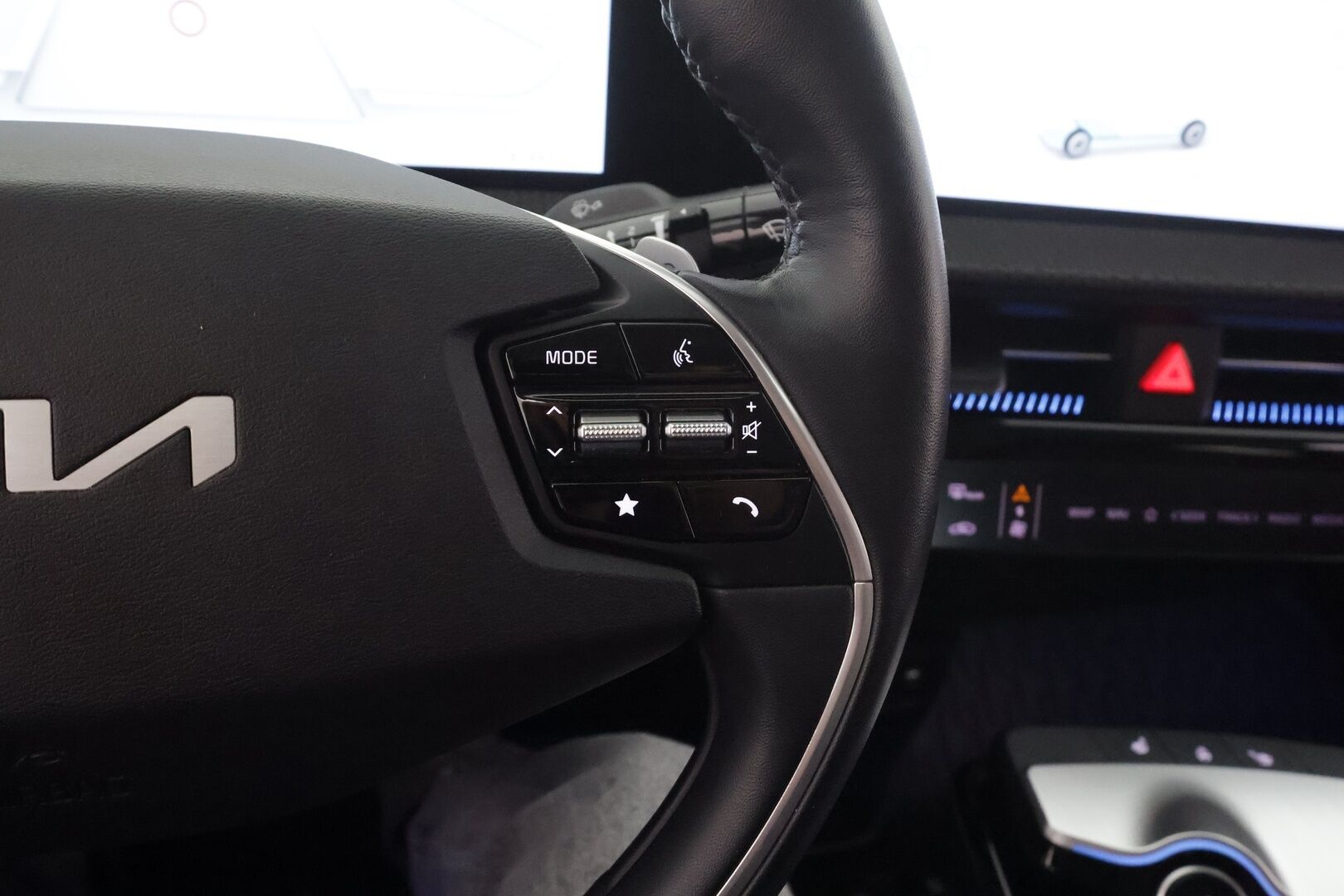 Kia EV6 2023 AWD 77 kWh 325 hv - Widescreen | SCC | ILP | Koukku | Nahat | P.kamera | Muistipenkki | Apple&Android 