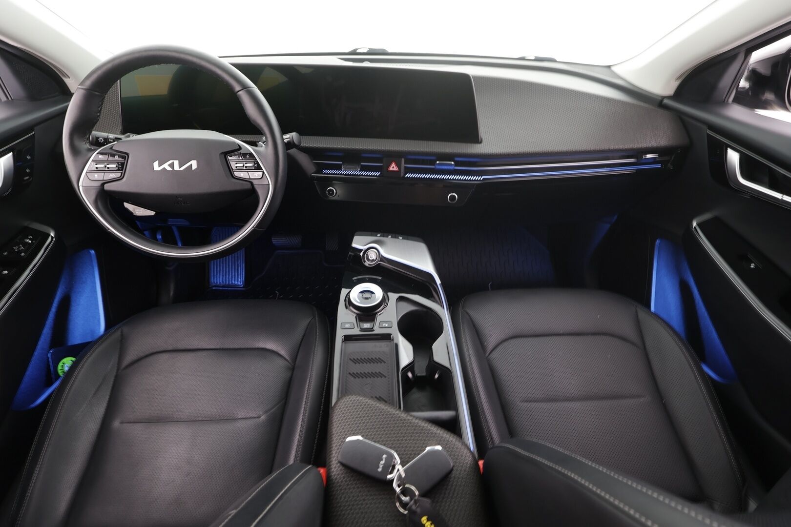 Kia EV6 2023 AWD 77 kWh 325 hv - Widescreen | SCC | ILP | Koukku | Nahat | P.kamera | Muistipenkki | Apple&Android 