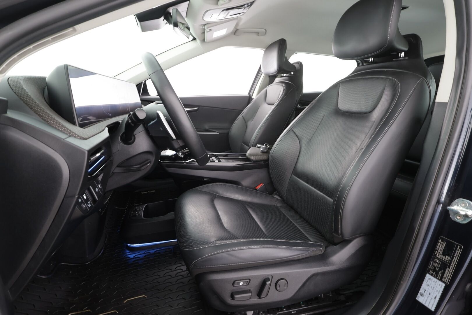 Kia EV6 2023 AWD 77 kWh 325 hv - Widescreen | SCC | ILP | Koukku | Nahat | P.kamera | Muistipenkki | Apple&Android 