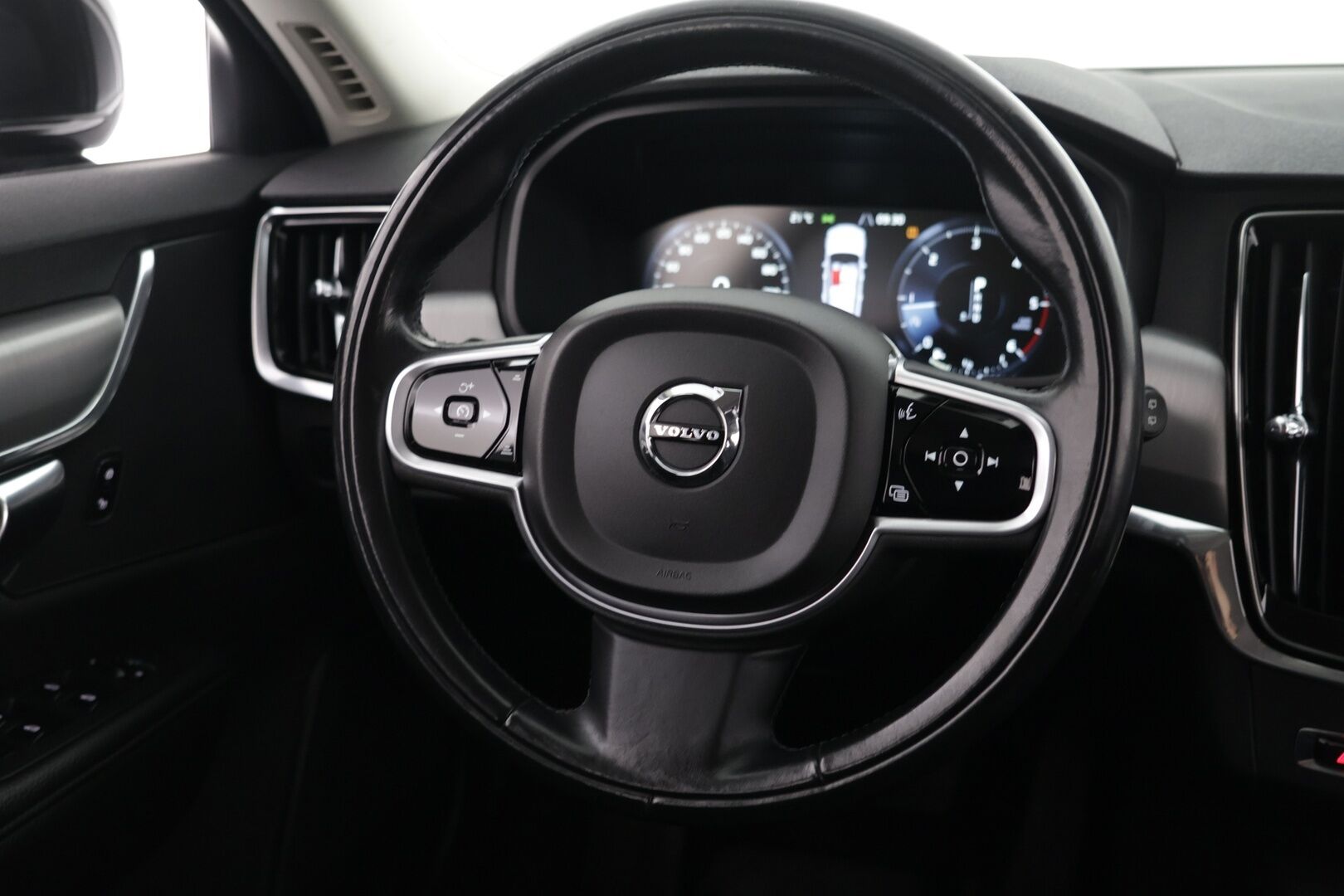 Volvo V90 2019 D4 Momentum aut - | Pilot assist | VOC | Keyless go | Huippuhieno