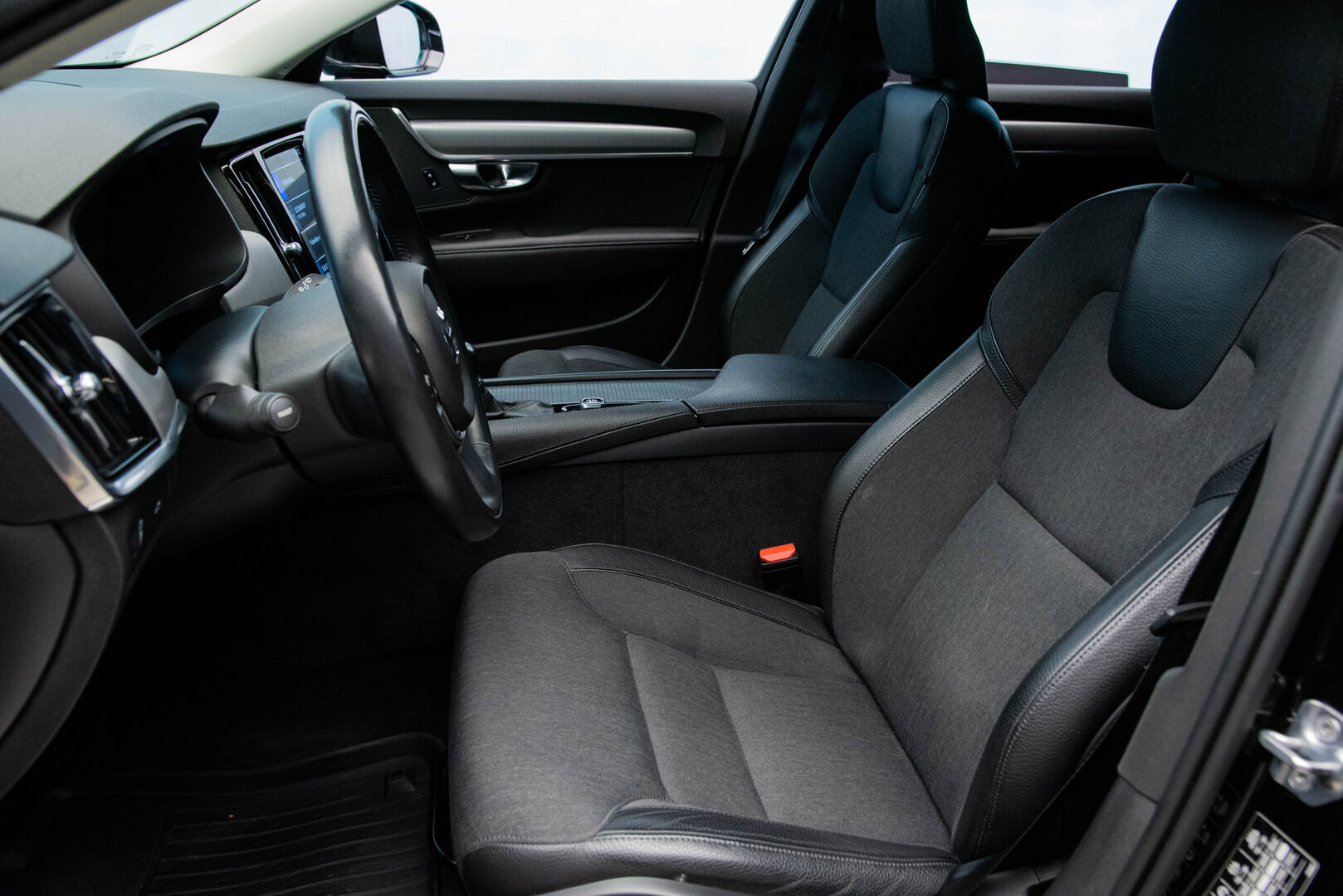 Volvo V90 2019 D4 Momentum Advanced ** Adapt.Vakkari / Digimittaristo / Esilämmitin / Keyless! ** - HULLUT AVAJAISHULINAT KORKOTARJOUS 3,29 %