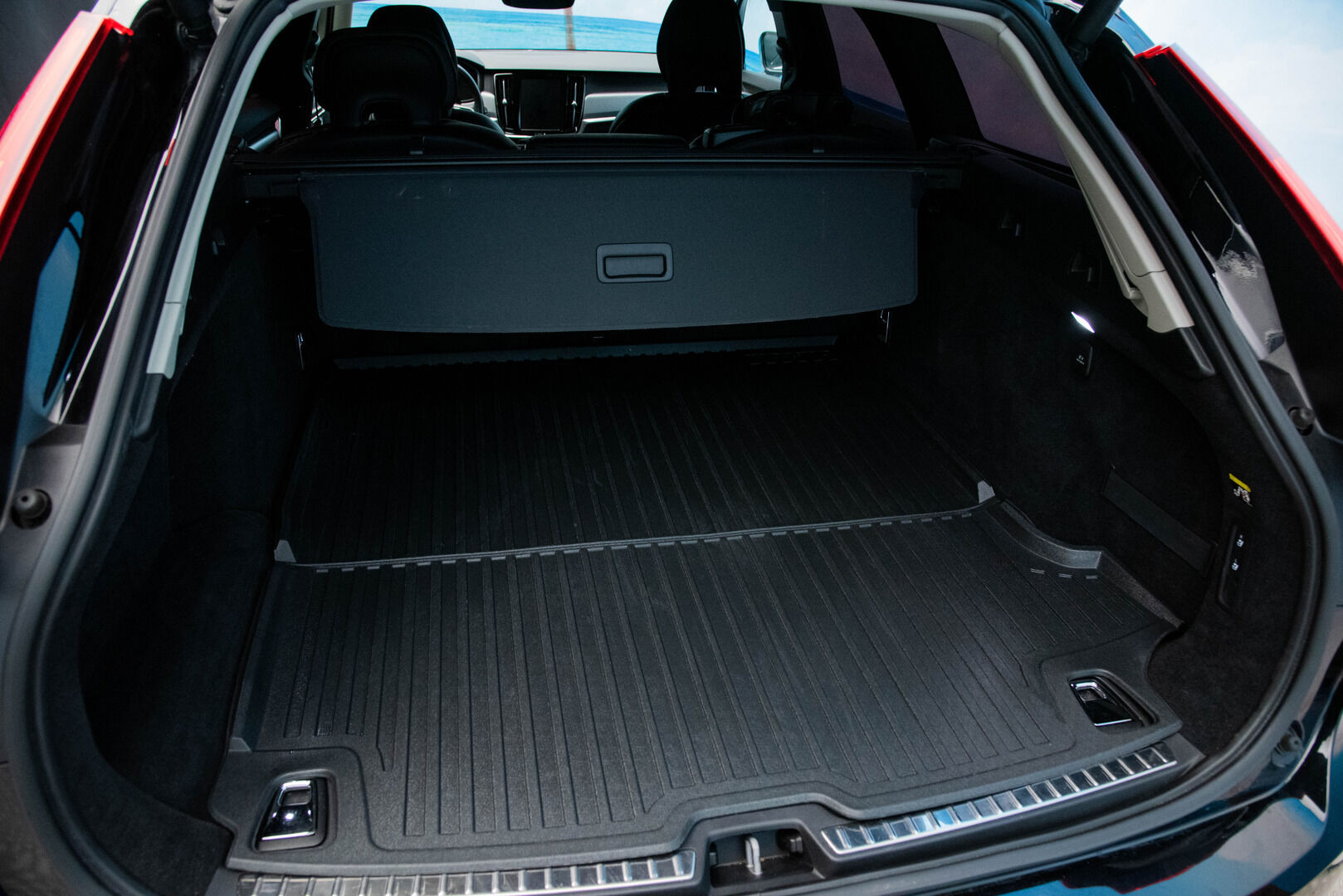 Volvo V90 2019 D4 Momentum Advanced ** Adapt.Vakkari / Digimittaristo / Esilämmitin / Keyless! ** - HULLUT AVAJAISHULINAT KORKOTARJOUS 3,29 %