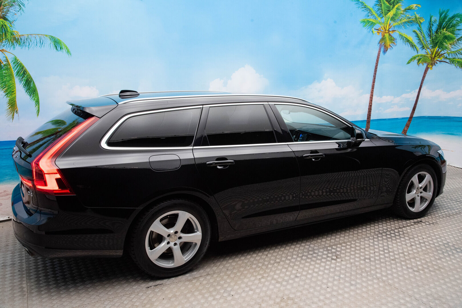 Volvo V90 2019 D4 Momentum Advanced ** Adapt.Vakkari / Digimittaristo / Esilämmitin / Keyless! ** - HULLUT AVAJAISHULINAT KORKOTARJOUS 3,29 %