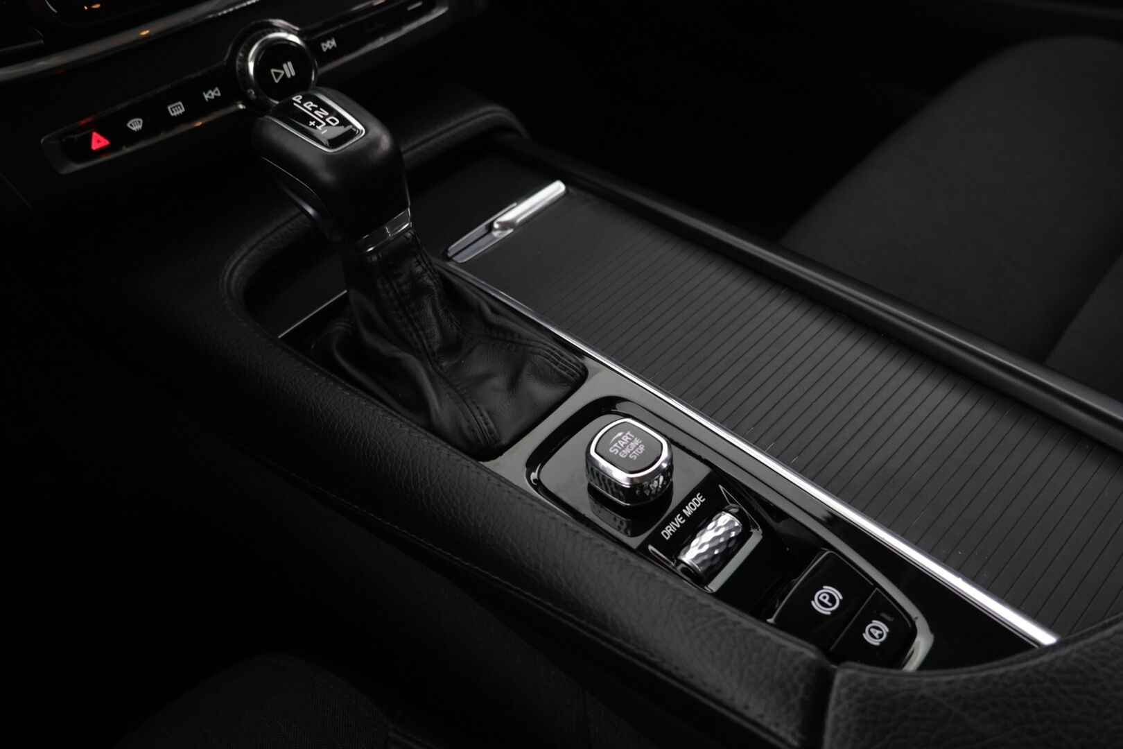 Volvo V90 2019 D4 Momentum aut - | Pilot assist | VOC | Keyless go | Huippuhieno