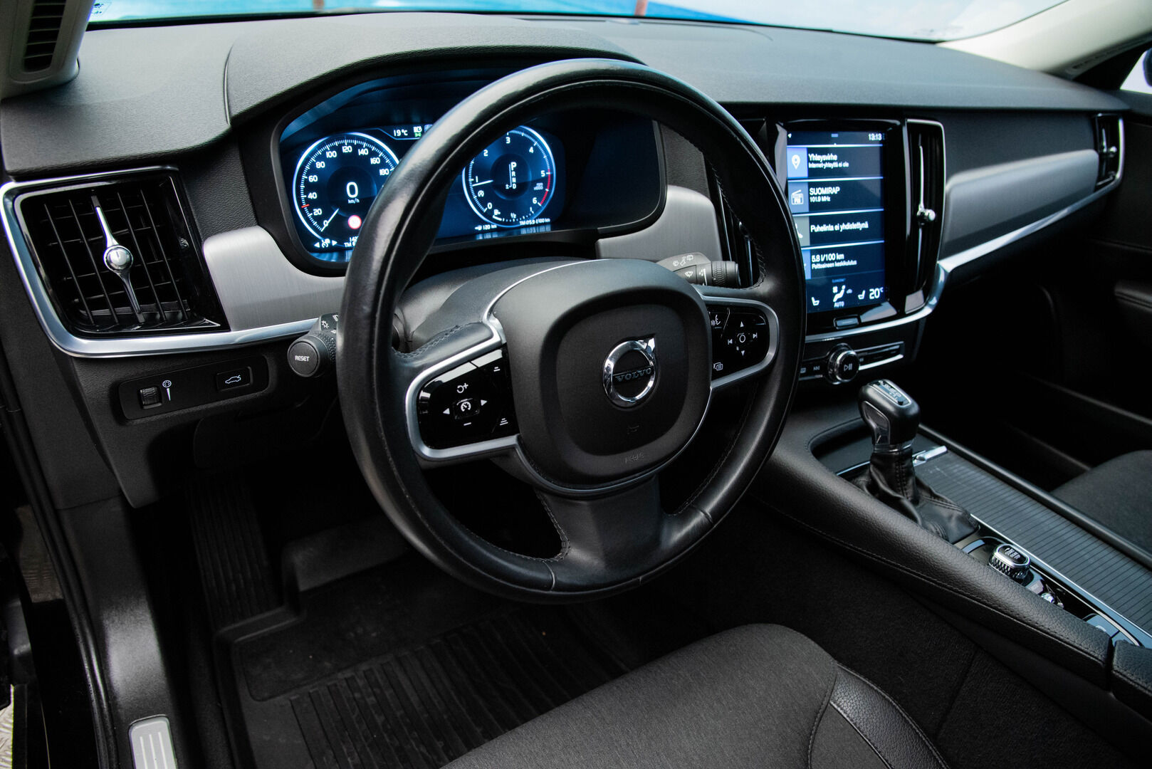 Volvo V90 2019 D4 Momentum Advanced ** Adapt.Vakkari / Digimittaristo / Esilämmitin / Keyless! ** - HULLUT AVAJAISHULINAT KORKOTARJOUS 3,29 %