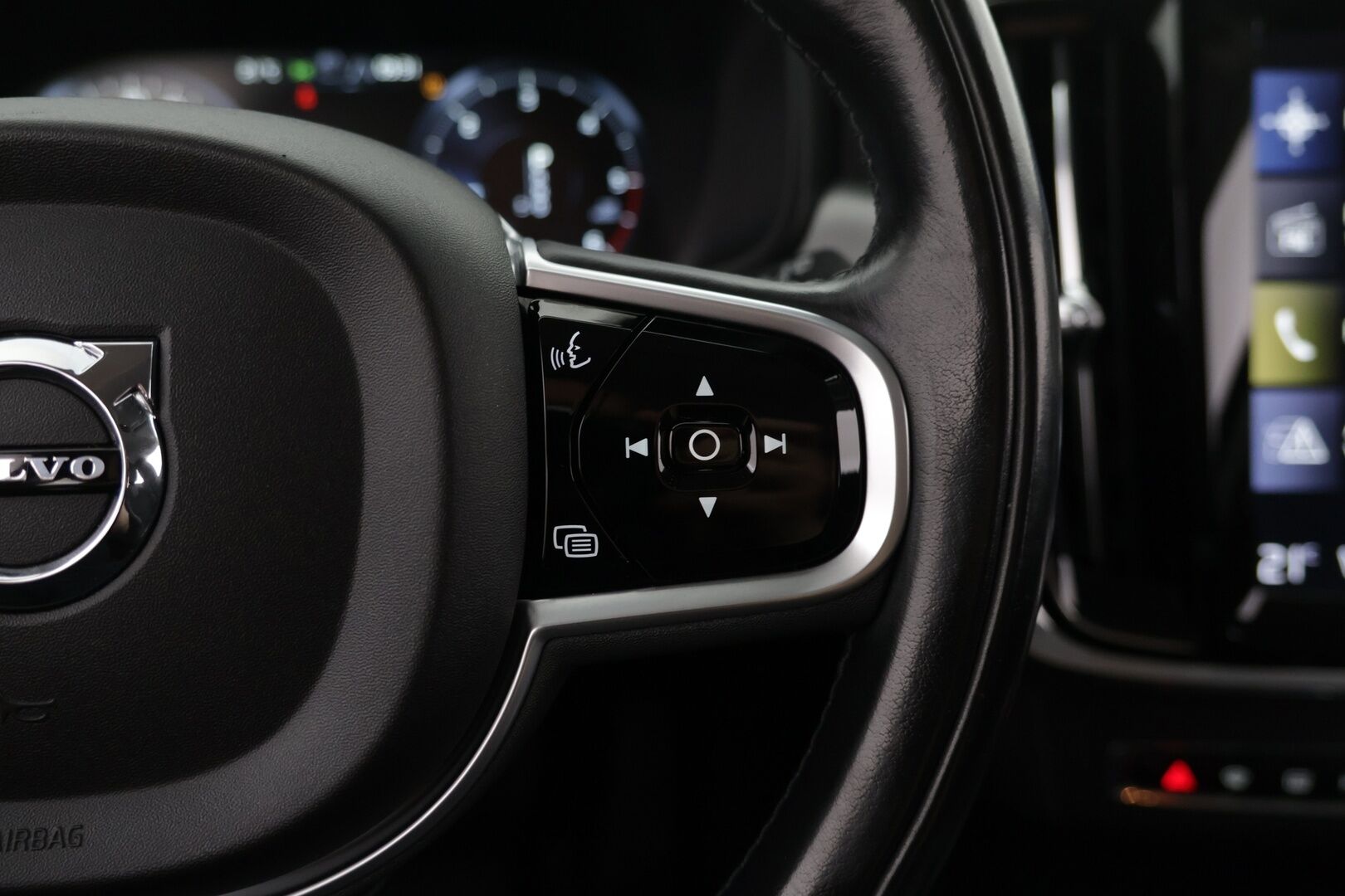 Volvo V90 2019 D4 Momentum aut - | Pilot assist | VOC | Keyless go | Huippuhieno