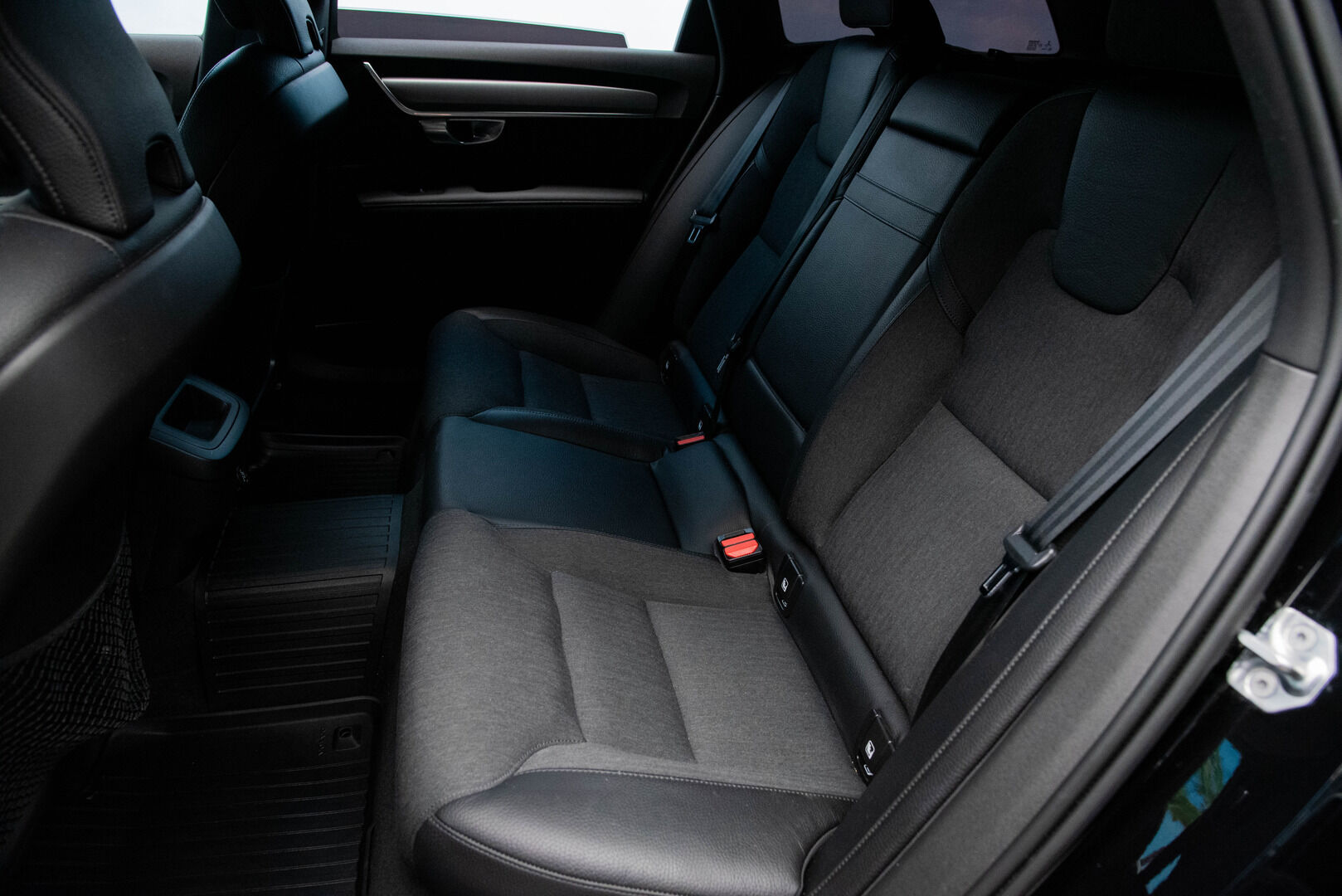 Volvo V90 2019 D4 Momentum Advanced ** Adapt.Vakkari / Digimittaristo / Esilämmitin / Keyless! ** - HULLUT AVAJAISHULINAT KORKOTARJOUS 3,29 %