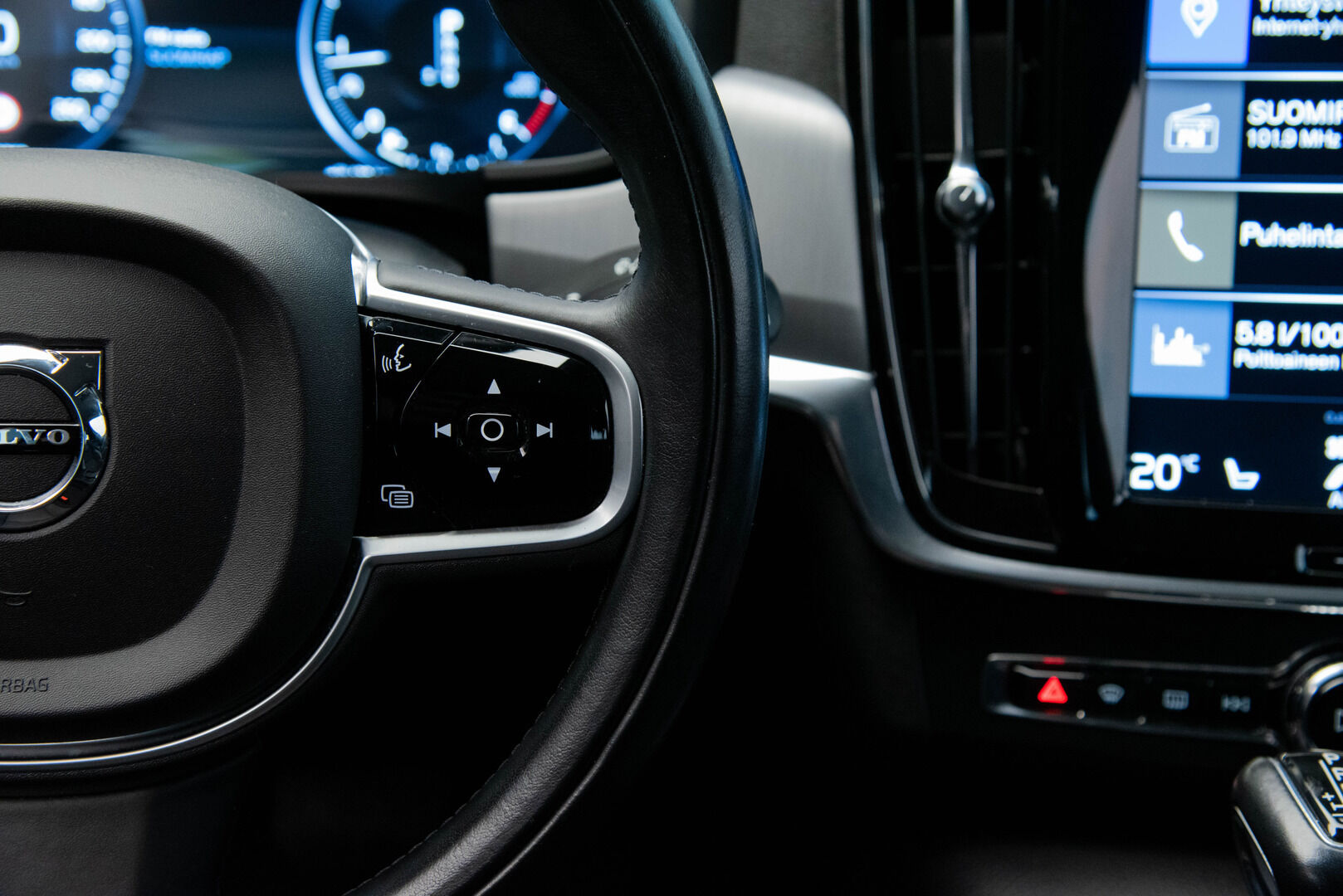 Volvo V90 2019 D4 Momentum Advanced ** Adapt.Vakkari / Digimittaristo / Esilämmitin / Keyless! ** - HULLUT AVAJAISHULINAT KORKOTARJOUS 3,29 %