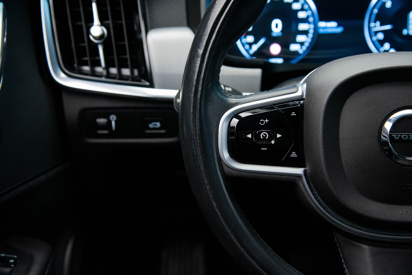 Volvo V90 2019 D4 Momentum Advanced ** Adapt.Vakkari / Digimittaristo / Esilämmitin / Keyless! ** - HULLUT AVAJAISHULINAT KORKOTARJOUS 3,29 %