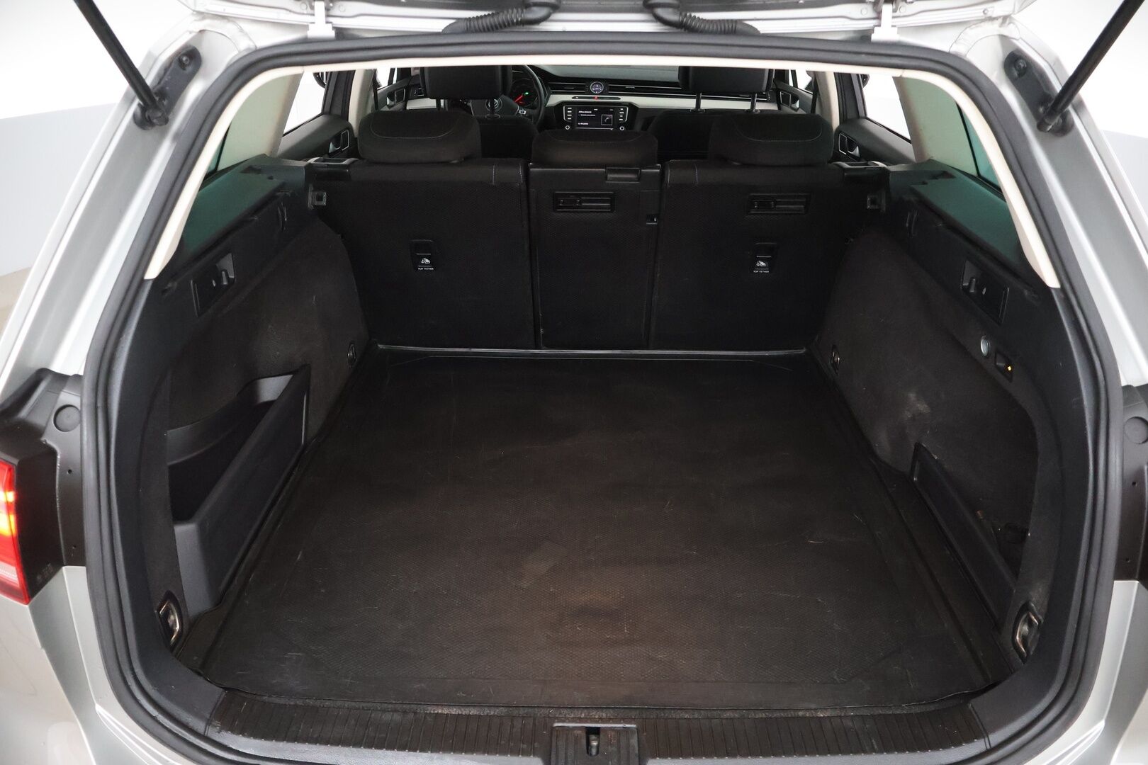 VOLKSWAGEN PASSAT 2017 Variant GTE Plug-In Hybrid 160 kW DSG-aut. / ACC / Dynaudio / Vetokoukku / BLIS / Navi / Apple & Android - Merkkiliikkeen huoltohistorialla! / Huippu varusteltu / Tulossa myyntiin! - HULLUT AVAJAISHULINAT KORKOTARJOUS 3,29 %