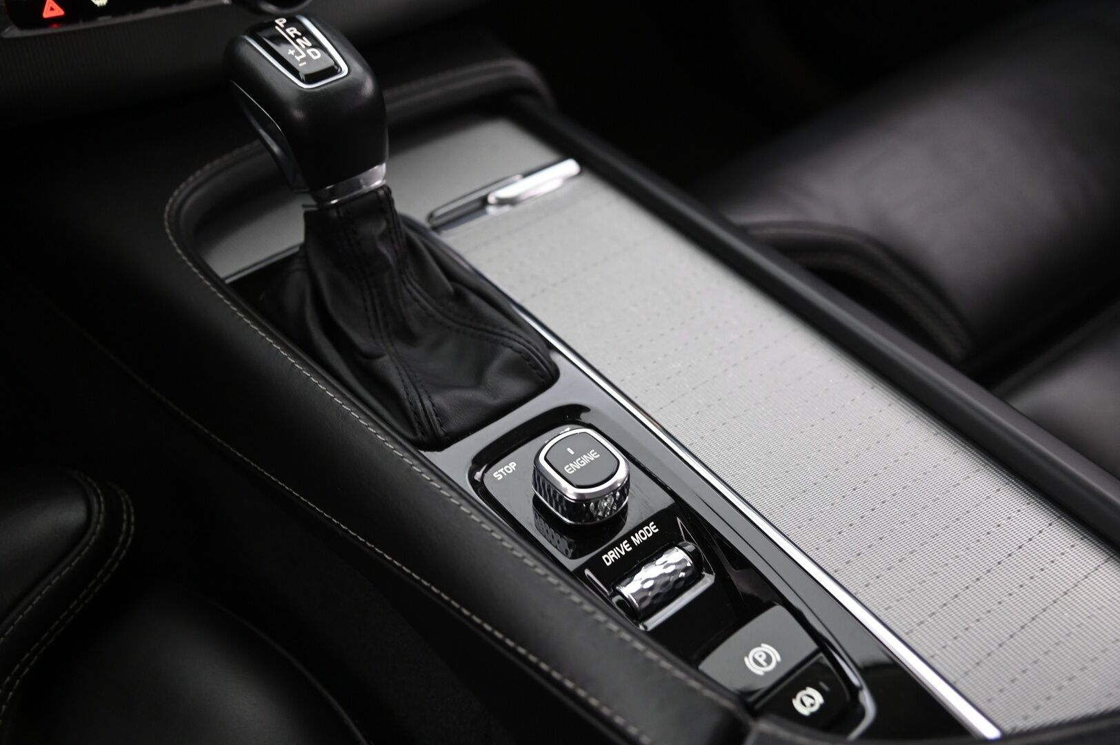 Volvo XC90 2016 D5 AWD Inscription aut *Sporttinahat muistilla / Kamera / Webasto / Full Led* - 2x fiksut renkaat ja alut / Juuri huollettu / Tummennetut ikkunat / Ei adblue