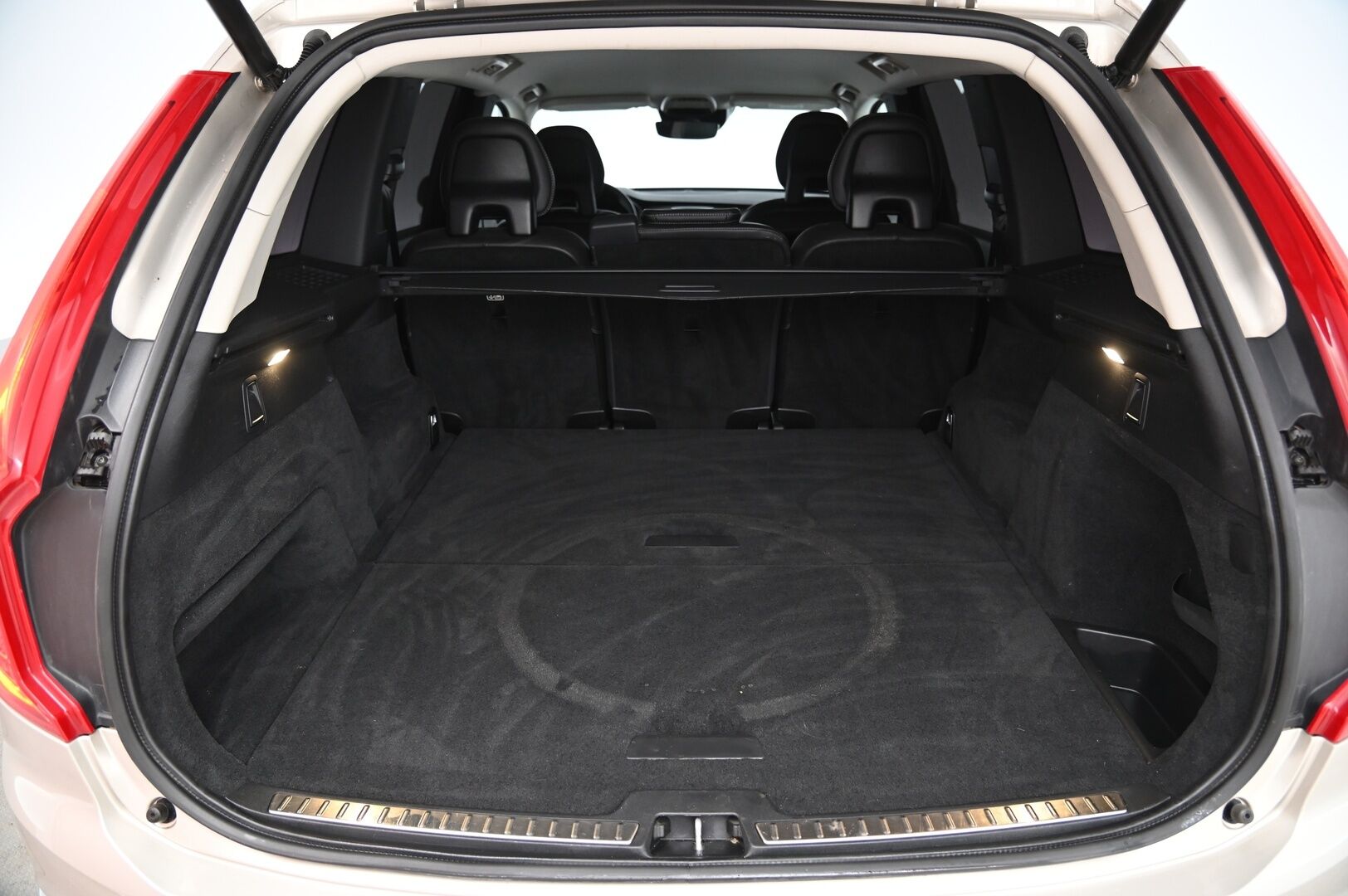 Volvo XC90 2016 D5 AWD Inscription aut *Sporttinahat muistilla / Kamera / Webasto / Full Led* - 2x fiksut renkaat ja alut / Juuri huollettu / Tummennetut ikkunat / Ei adblue