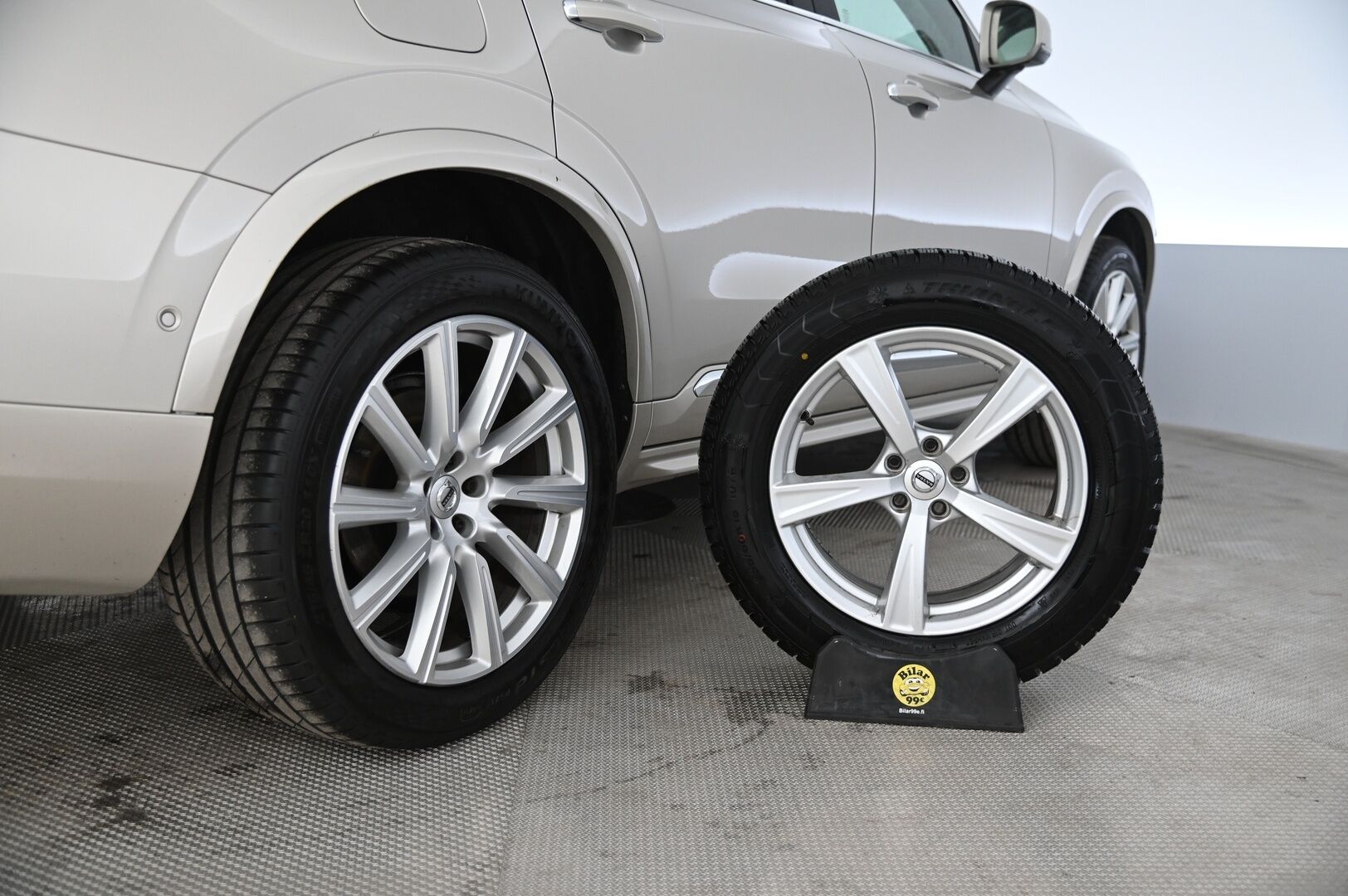 Volvo XC90 2016 D5 AWD Inscription aut *Sporttinahat muistilla / Kamera / Webasto / Full Led* - 2x fiksut renkaat ja alut / Juuri huollettu / Tummennetut ikkunat / Ei adblue