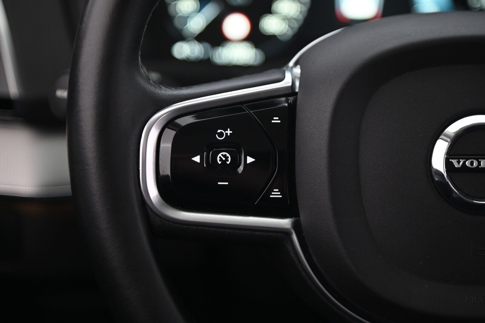 Volvo XC90 2016 D5 AWD Inscription aut *Sporttinahat muistilla / Kamera / Webasto / Full Led* - 2x fiksut renkaat ja alut / Juuri huollettu / Tummennetut ikkunat / Ei adblue