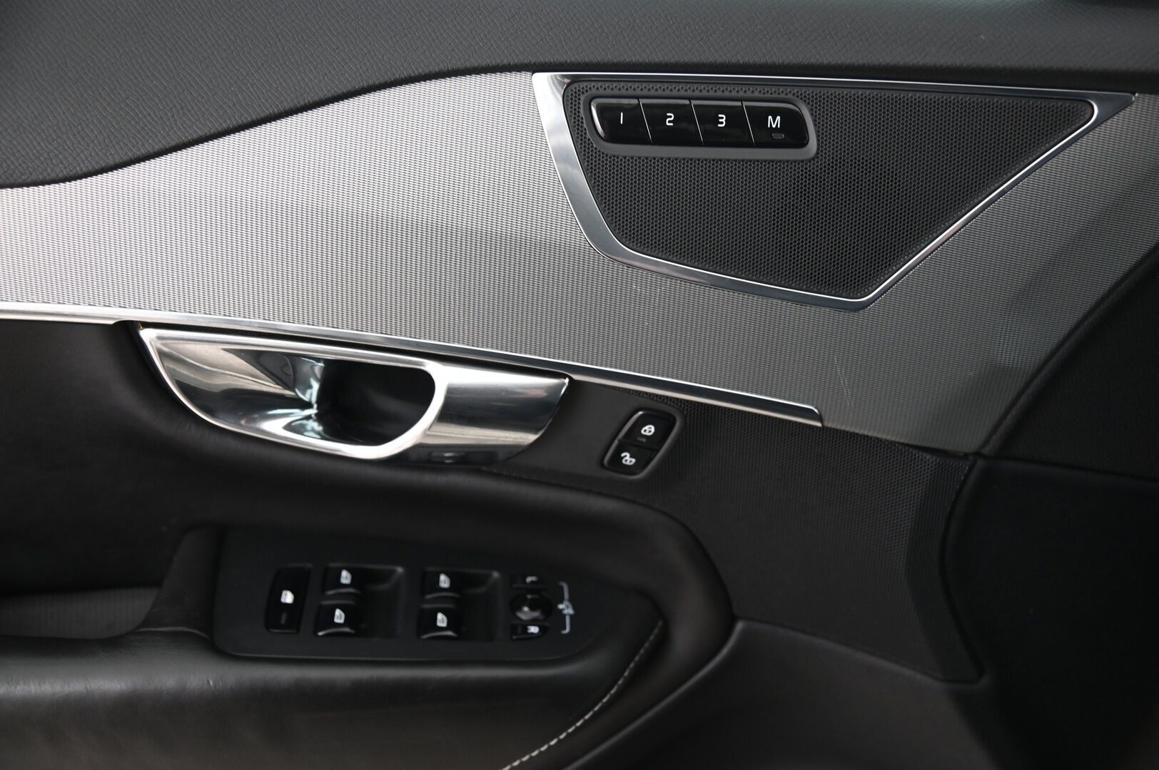 Volvo XC90 2016 D5 AWD Inscription aut *Sporttinahat muistilla / Kamera / Webasto / Full Led* - 2x fiksut renkaat ja alut / Juuri huollettu / Tummennetut ikkunat / Ei adblue